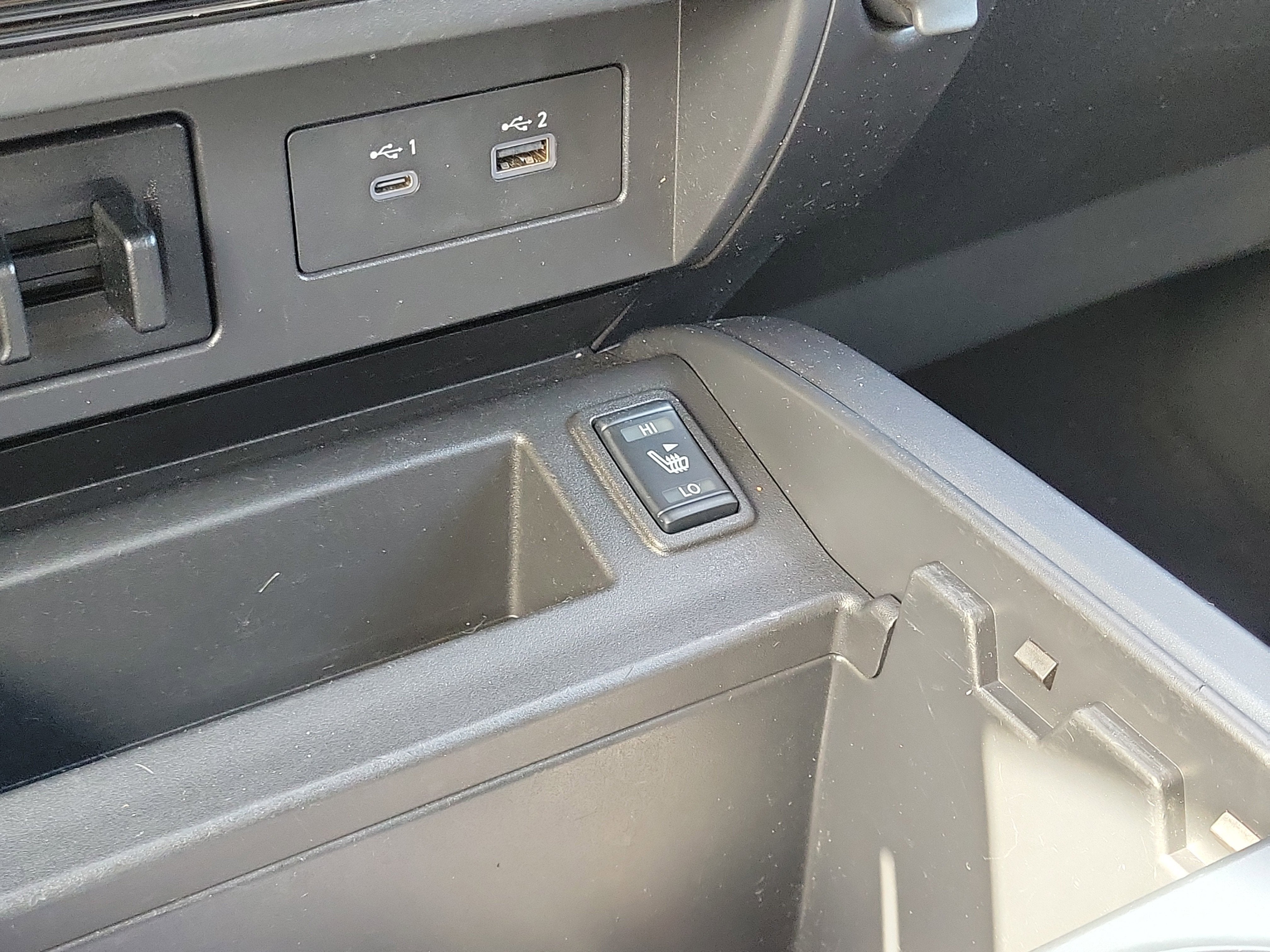 2023 Nissan Titan SV