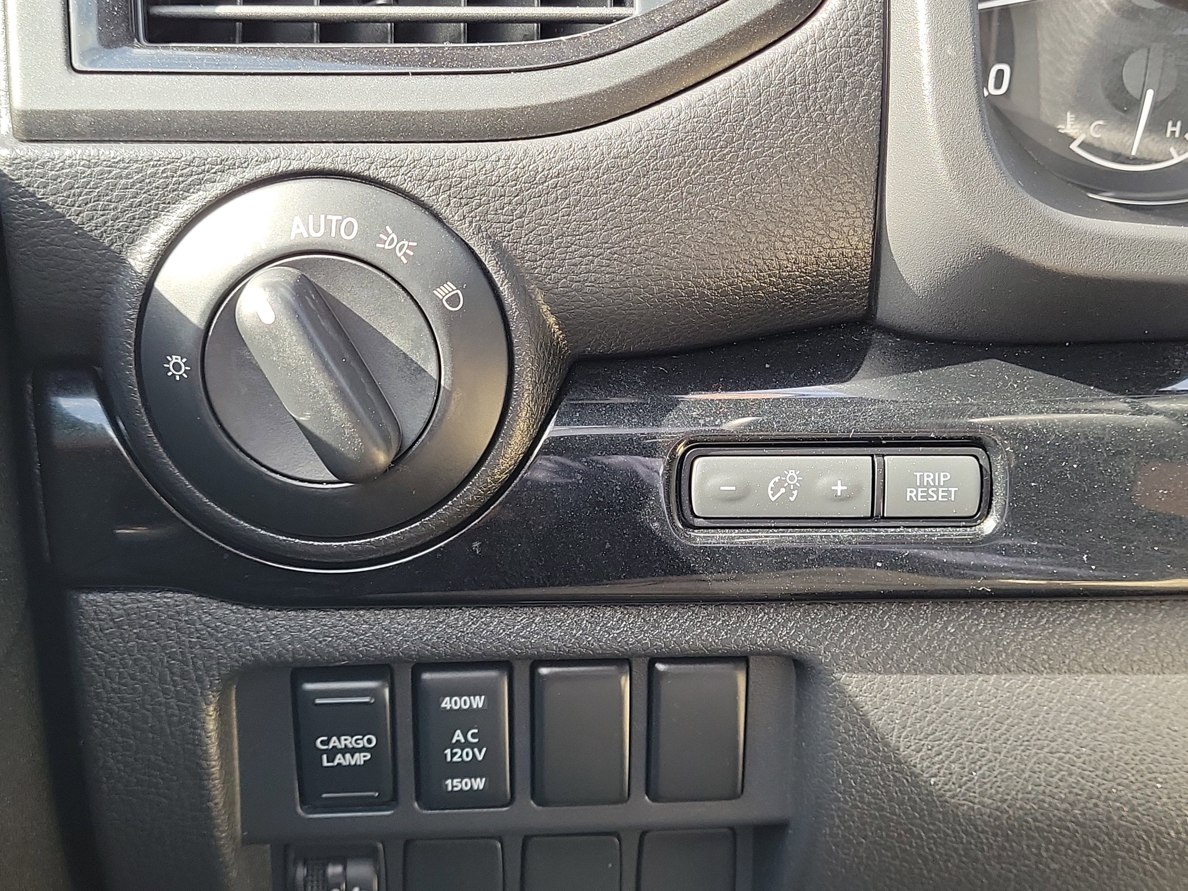 2023 Nissan Titan SV