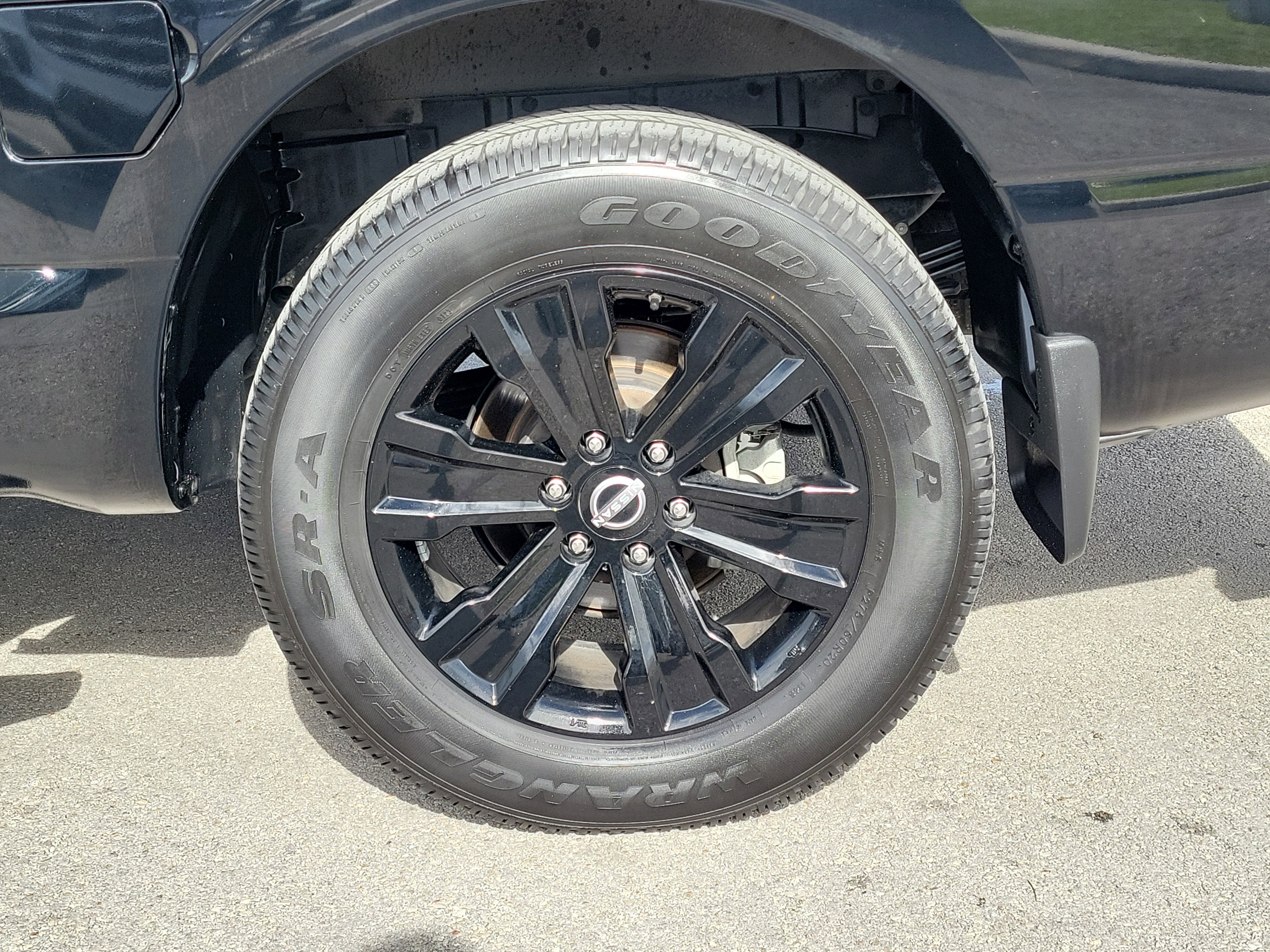 2023 Nissan Titan SV