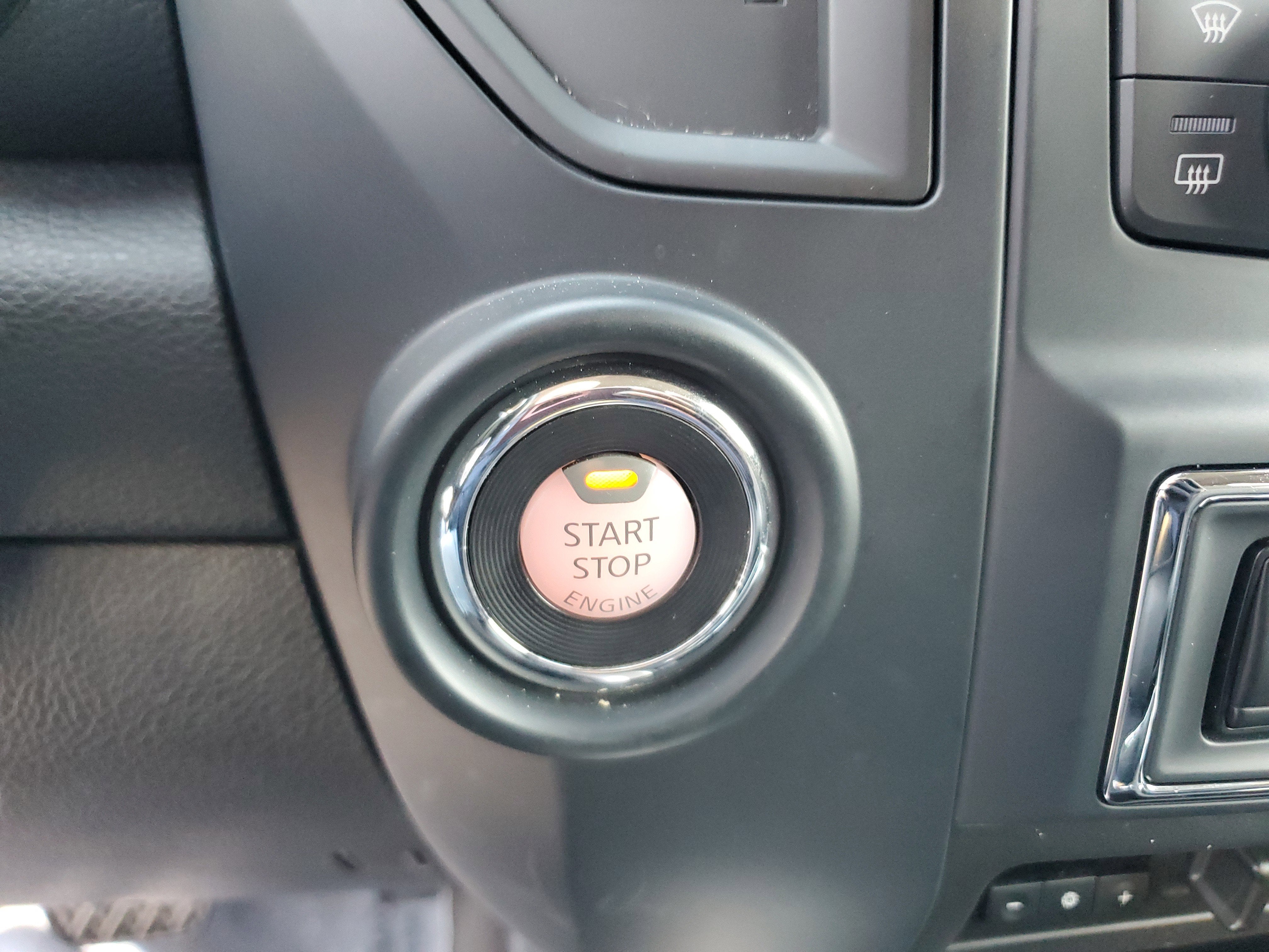 2024 Nissan TITAN Crew Cab SV