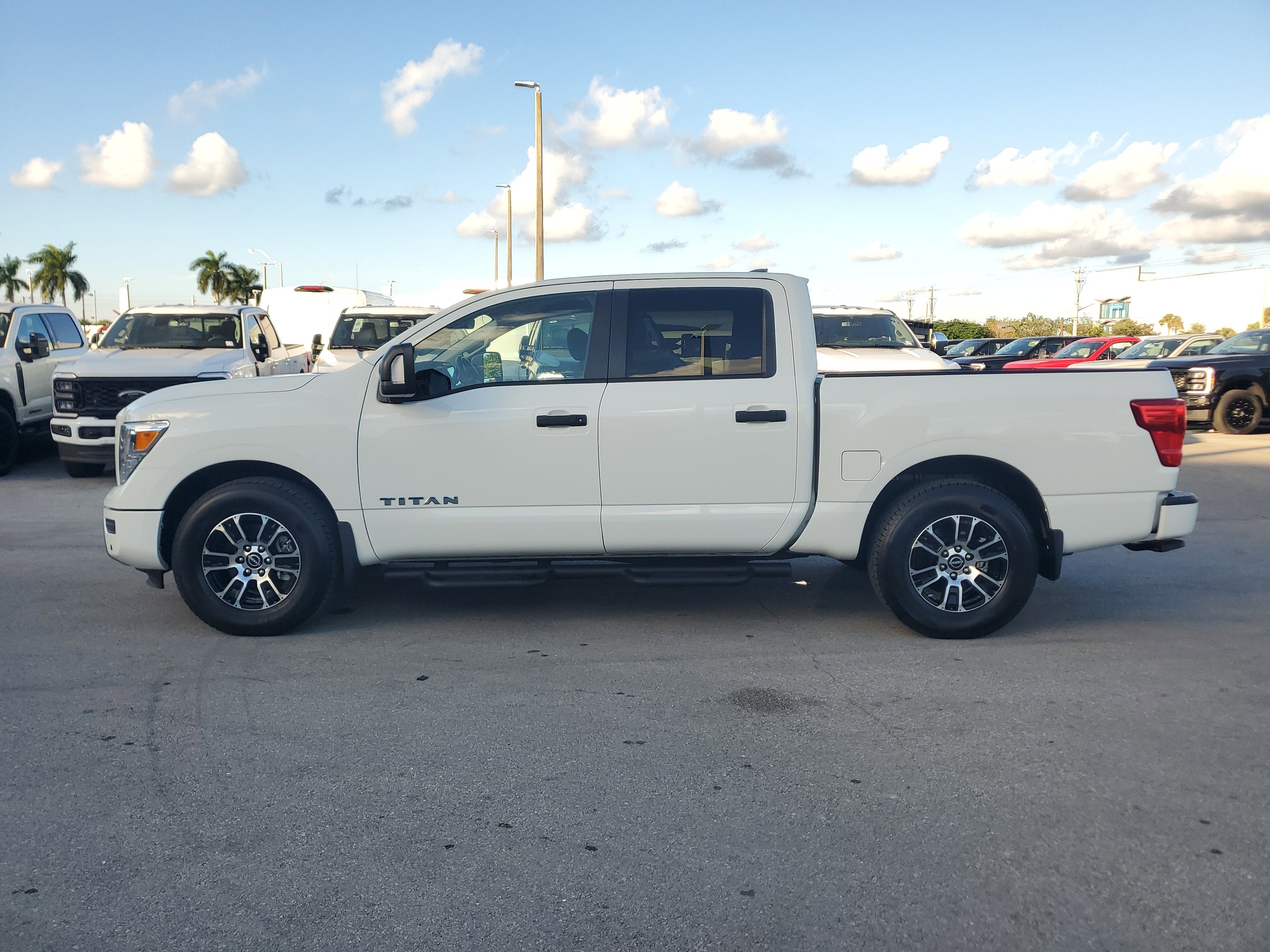 2024 Nissan TITAN Crew Cab SV