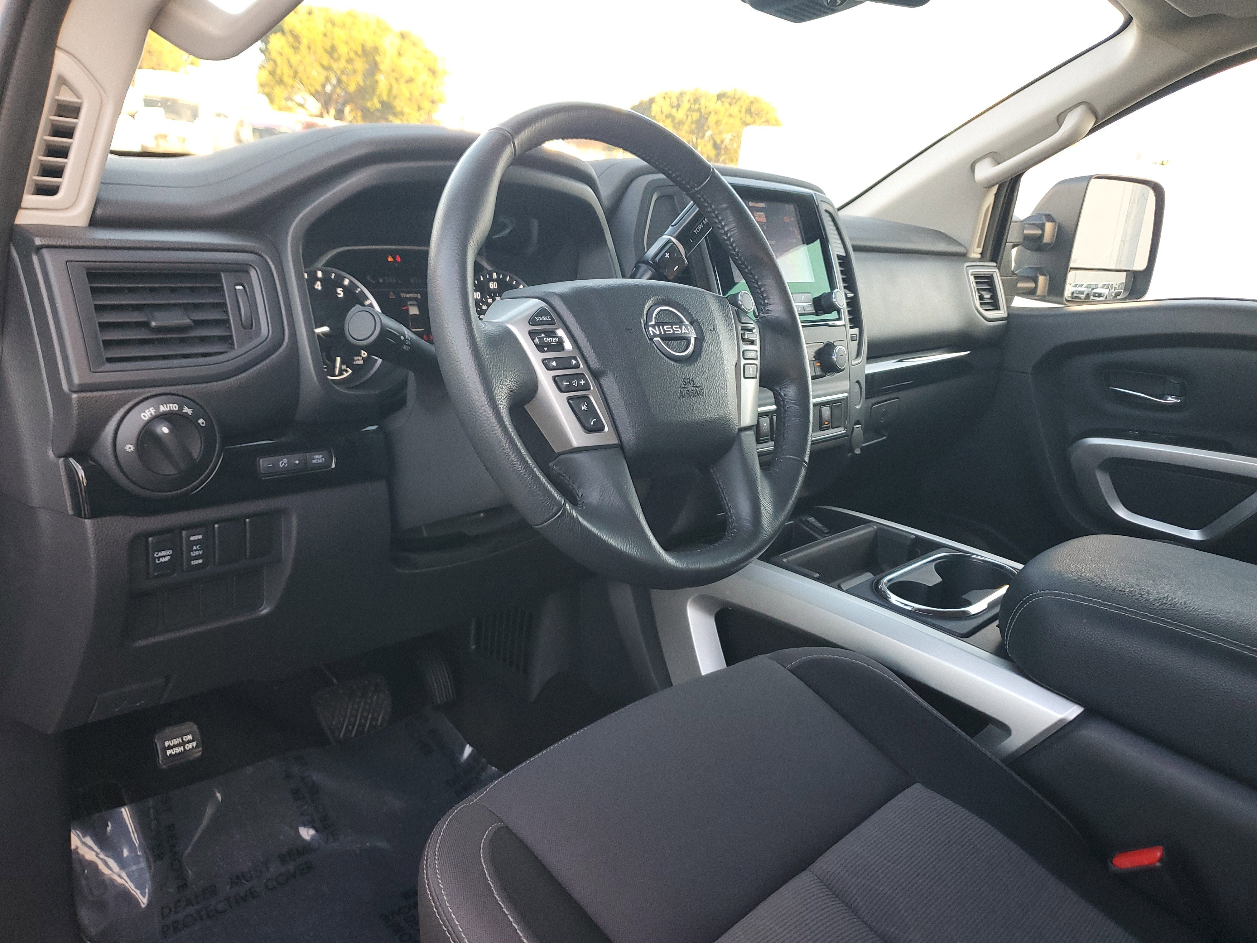 2024 Nissan TITAN Crew Cab SV