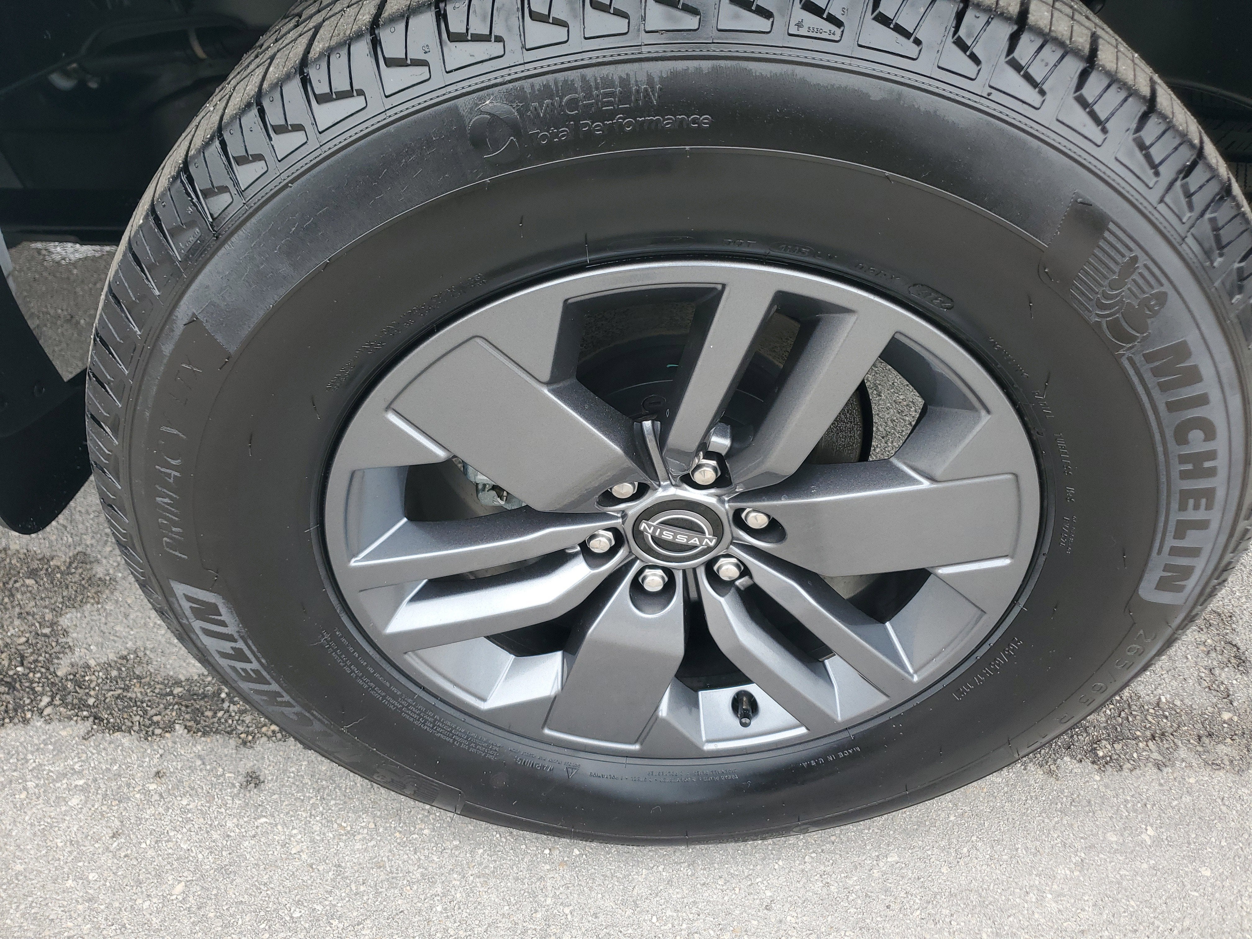 2025 Nissan Frontier SV