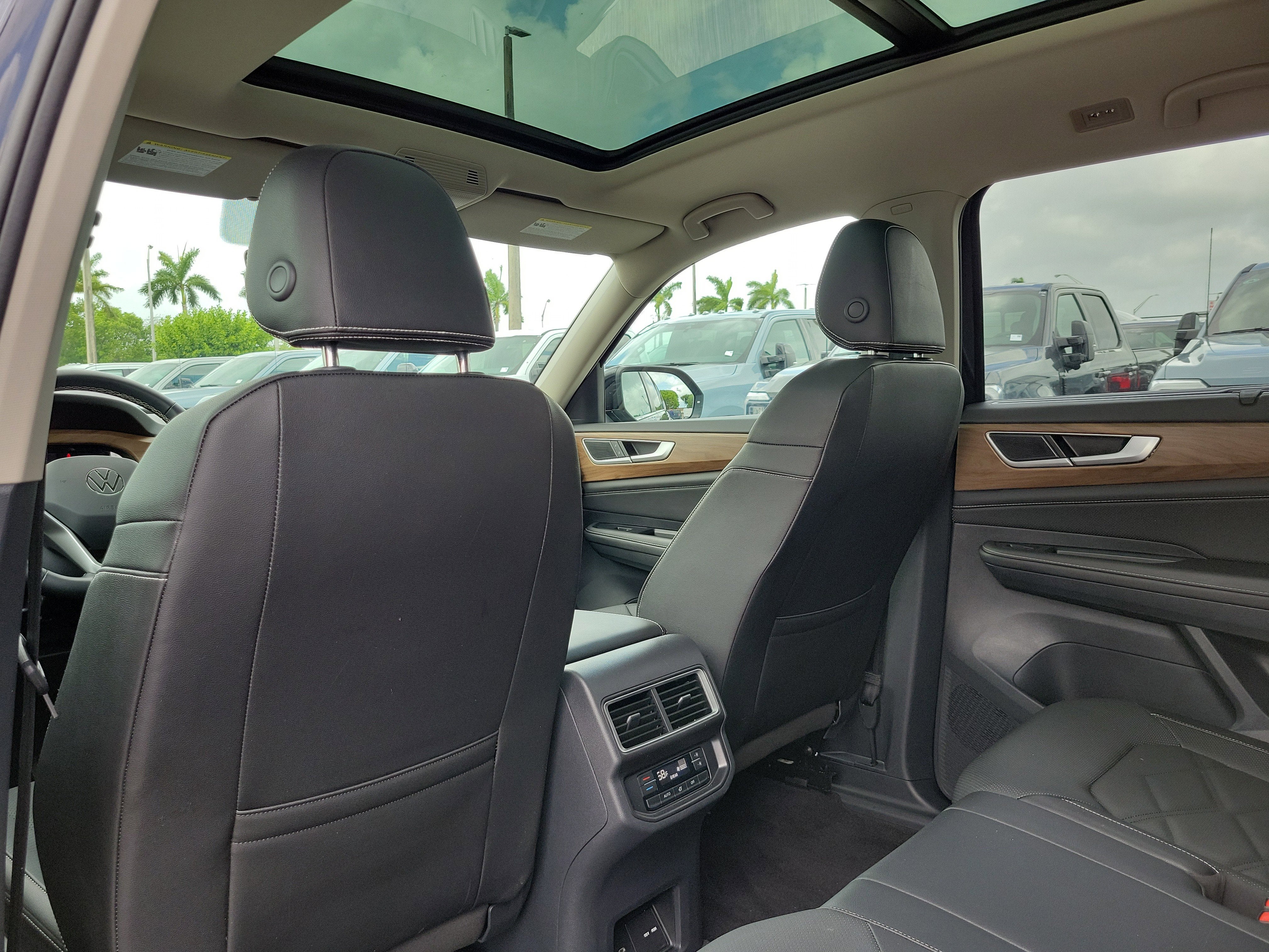 2025 Volkswagen Atlas 2.0T SE w/Technology