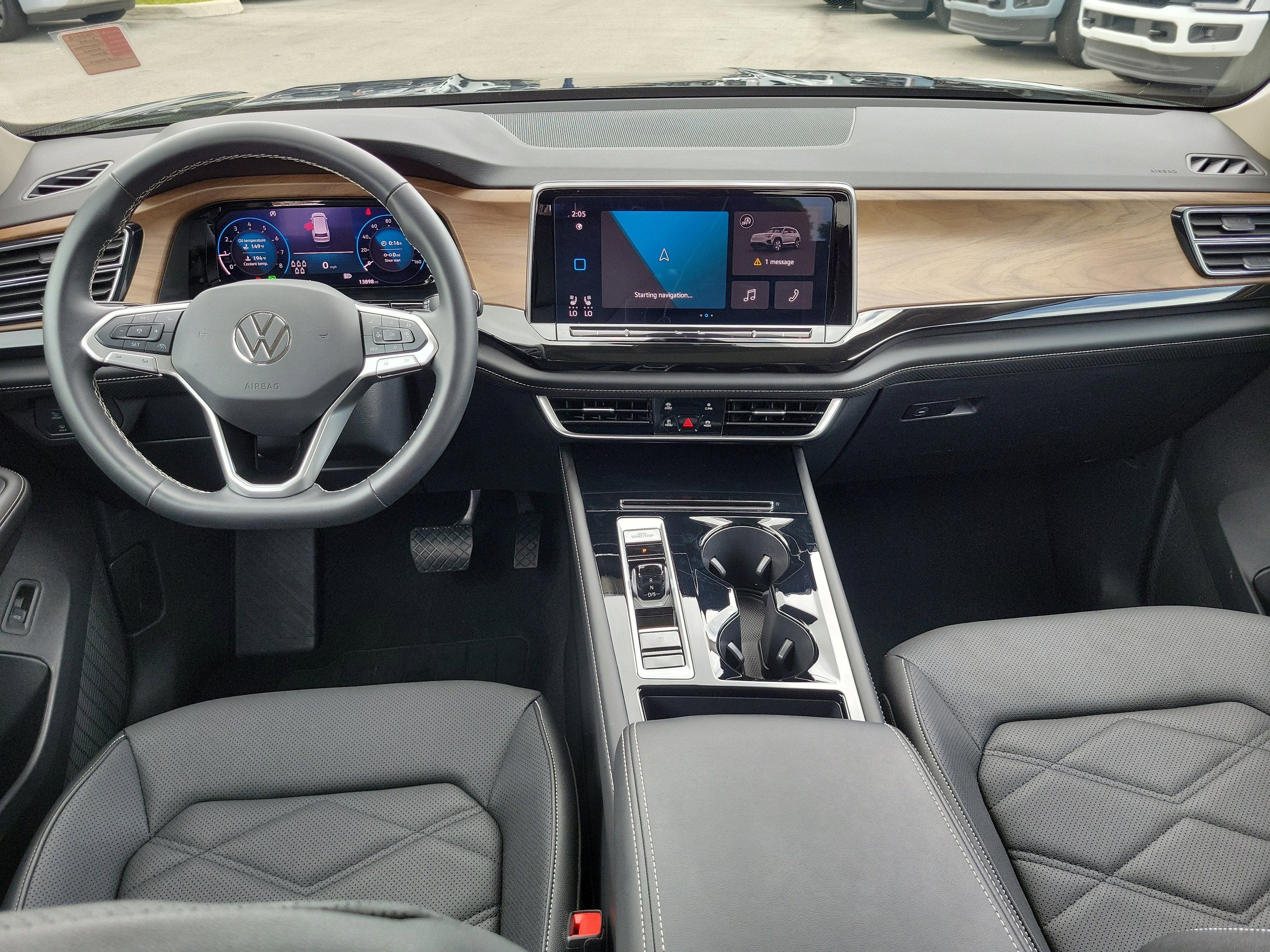 2025 Volkswagen Atlas 2.0T SE w/Technology