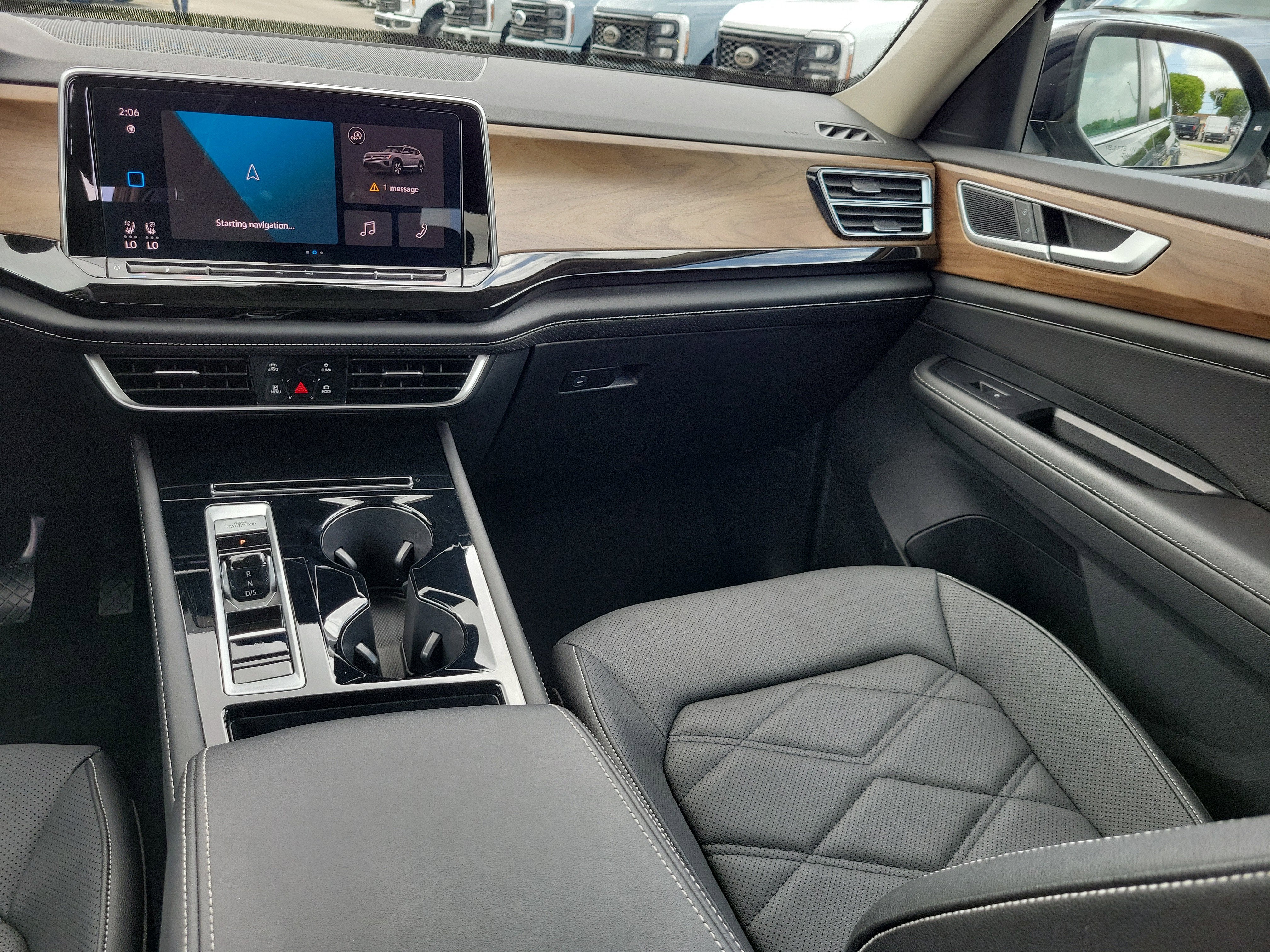 2025 Volkswagen Atlas 2.0T SE w/Technology