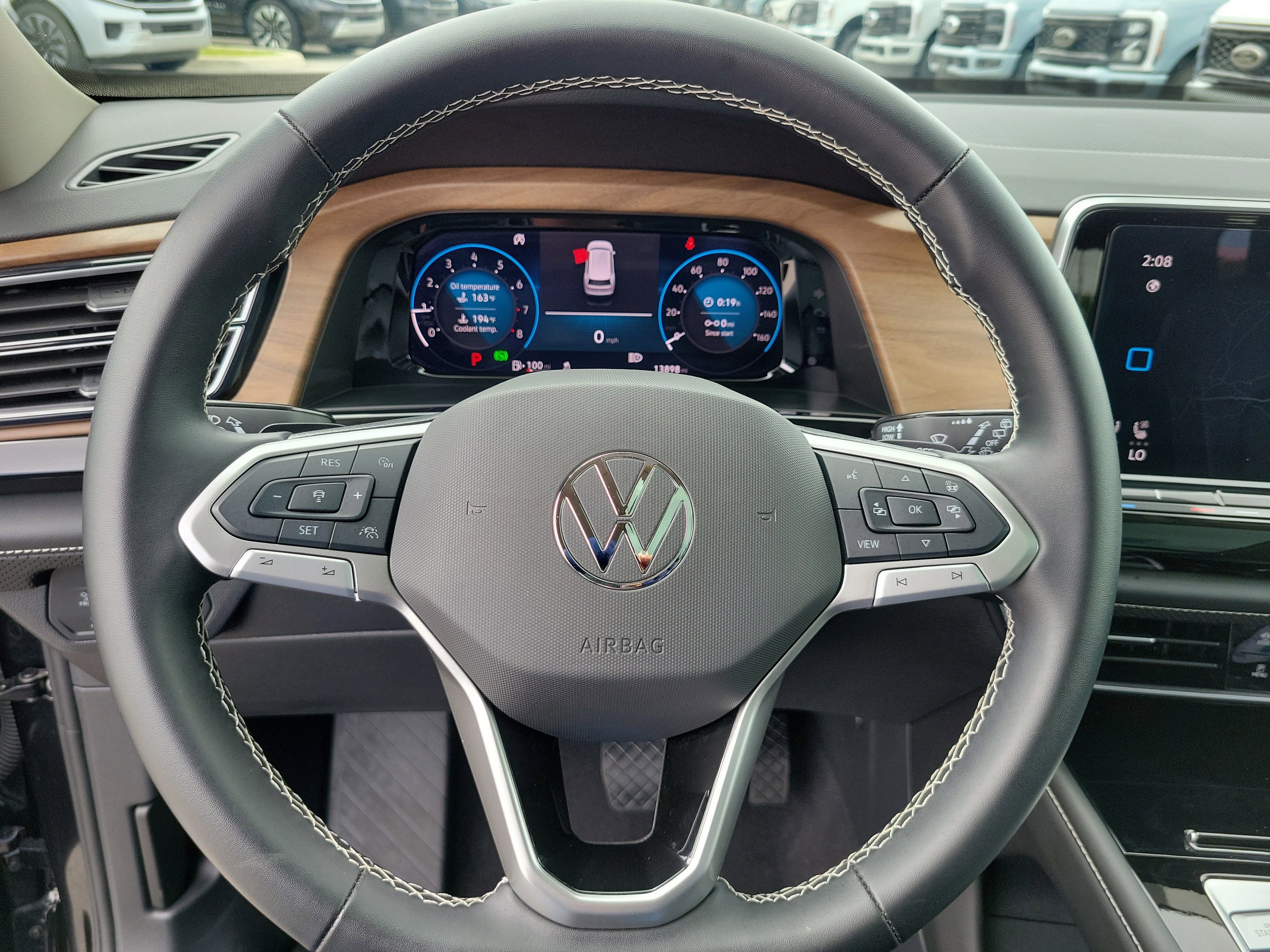 2025 Volkswagen Atlas 2.0T SE w/Technology