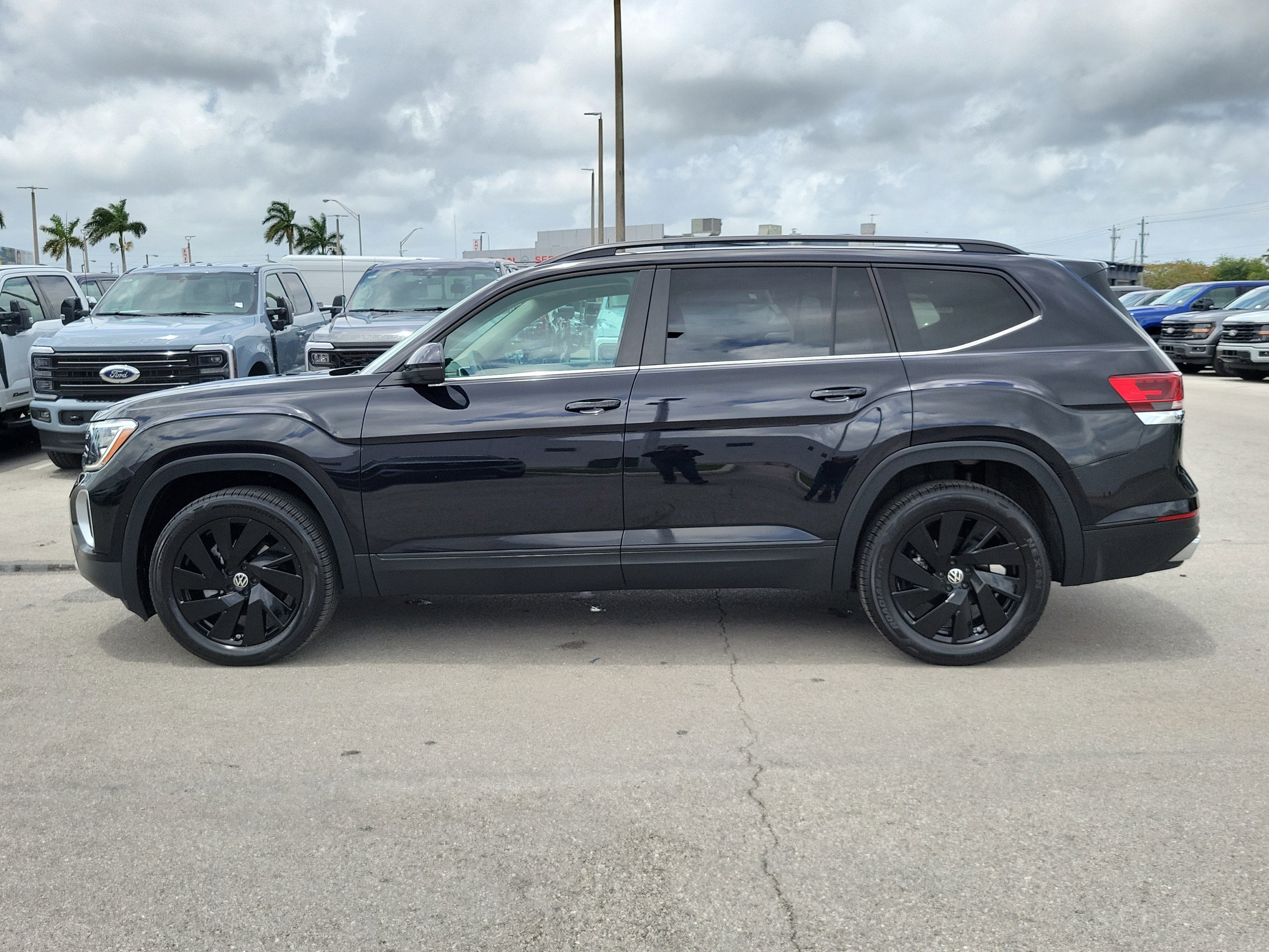 2025 Volkswagen Atlas 2.0T SE w/Technology