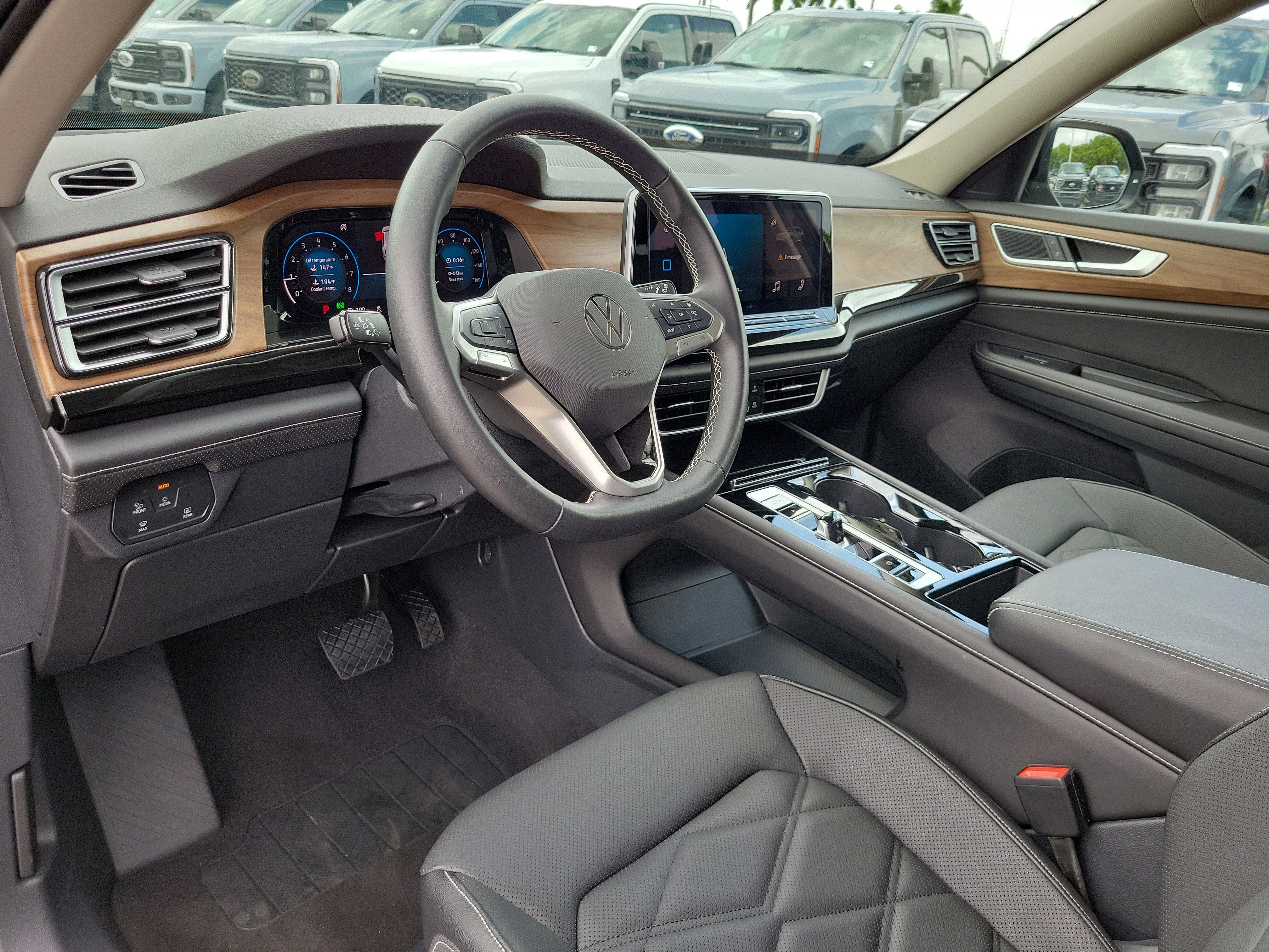 2025 Volkswagen Atlas 2.0T SE w/Technology