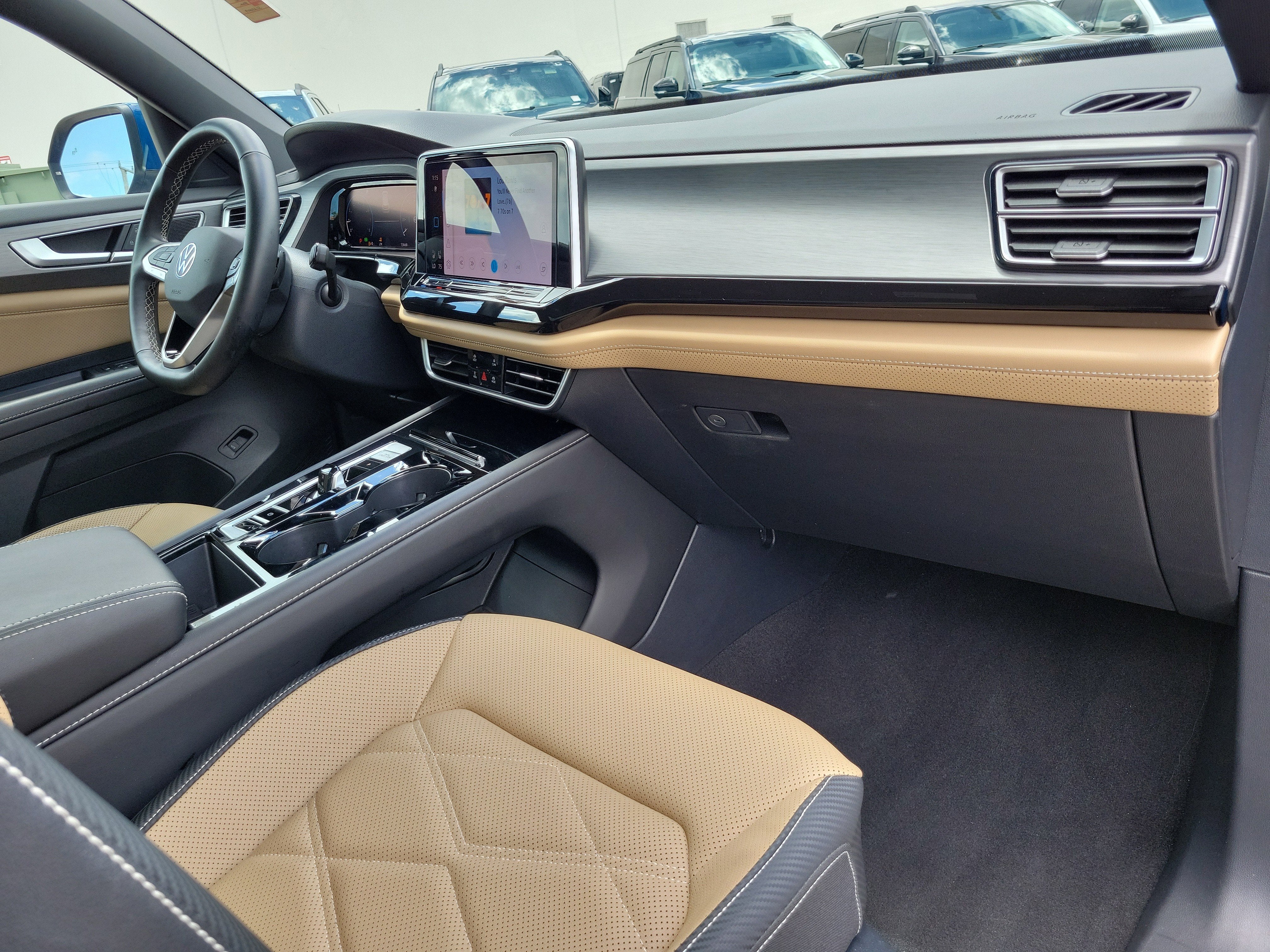 2025 Volkswagen Atlas Cross Sport 2.0T SE w/Technology
