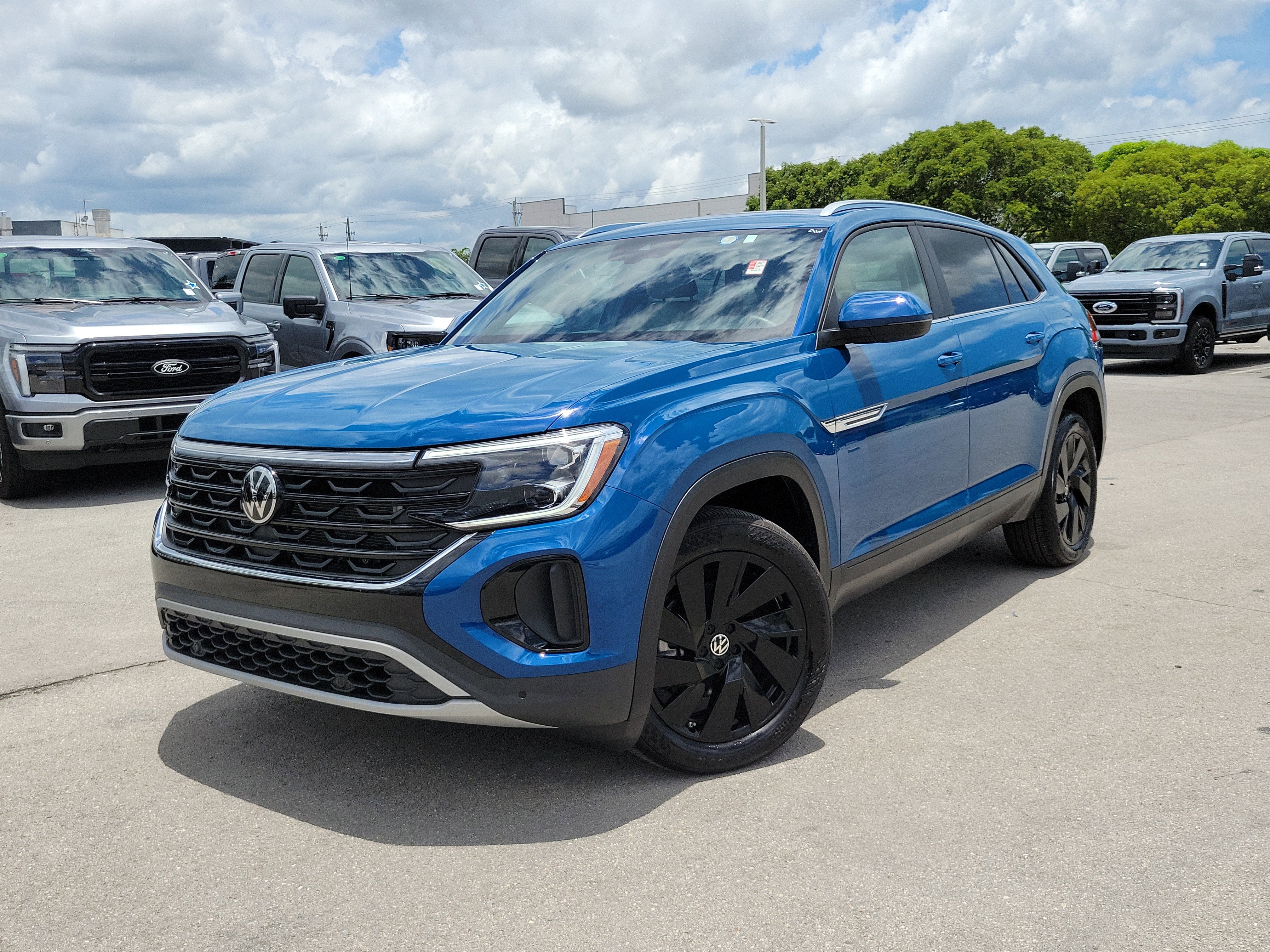 2025 Volkswagen Atlas Cross Sport 2.0T SE w/Technology