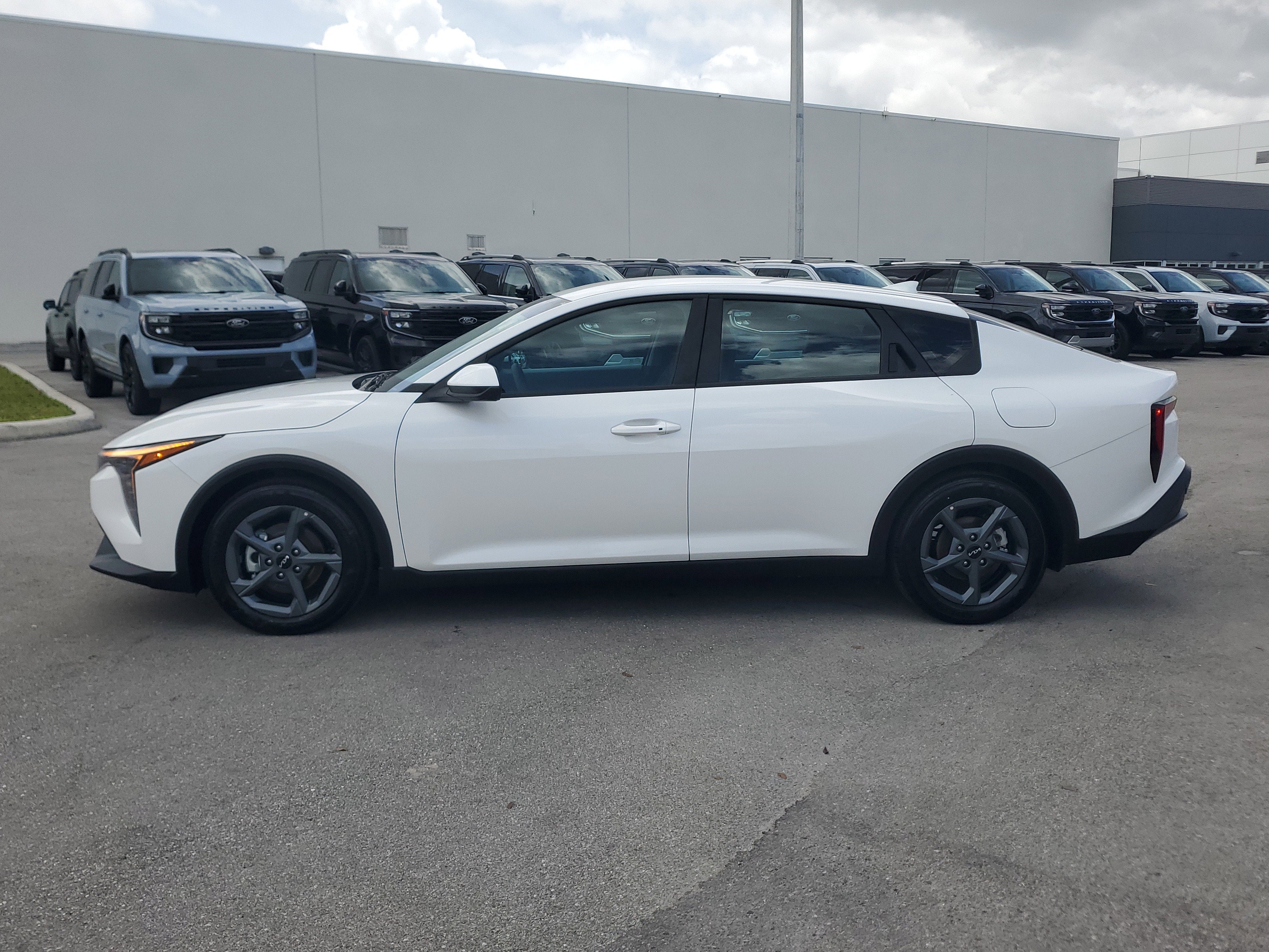2025 Kia K4 LXS
