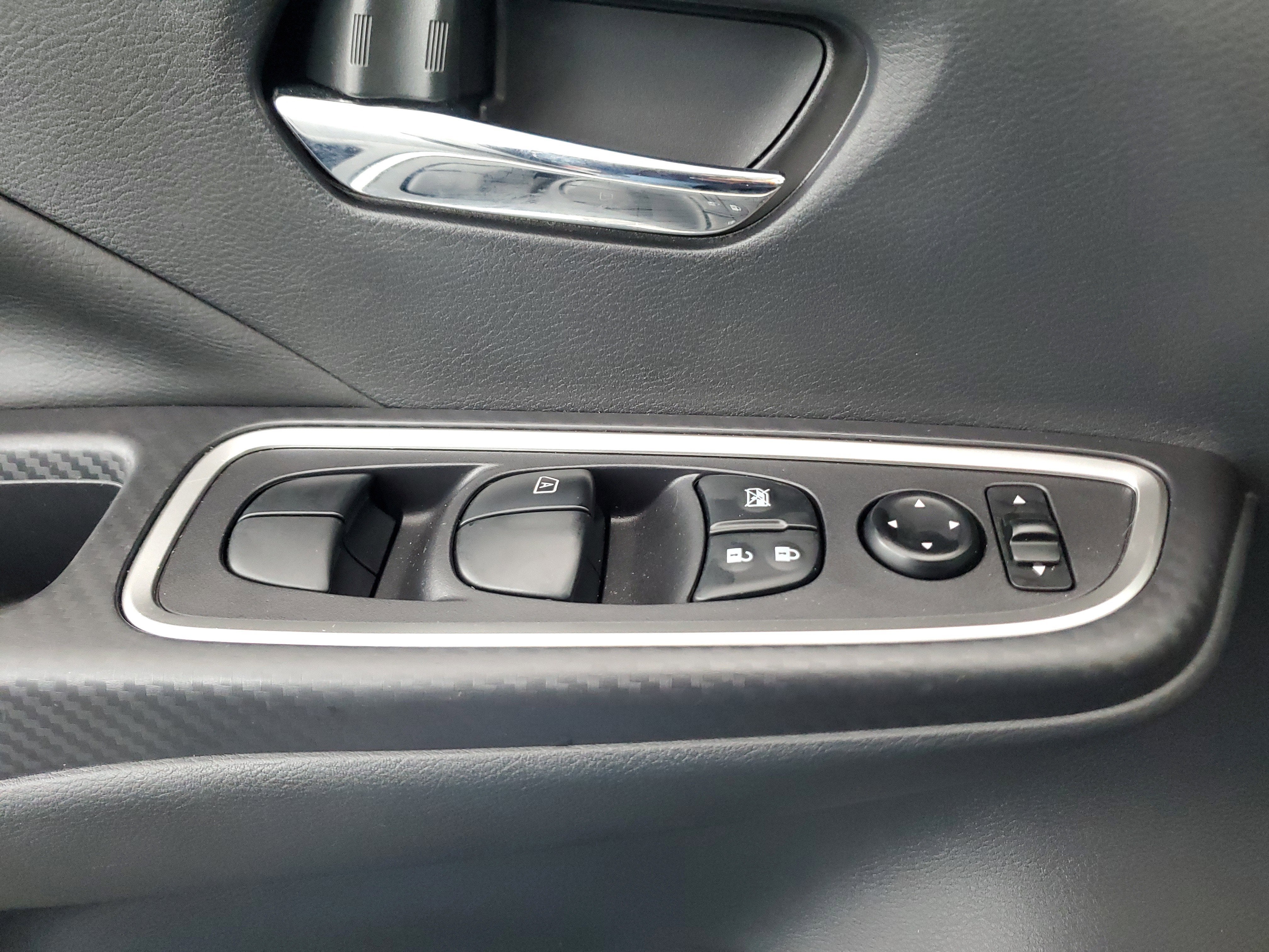 2023 Nissan Versa SR