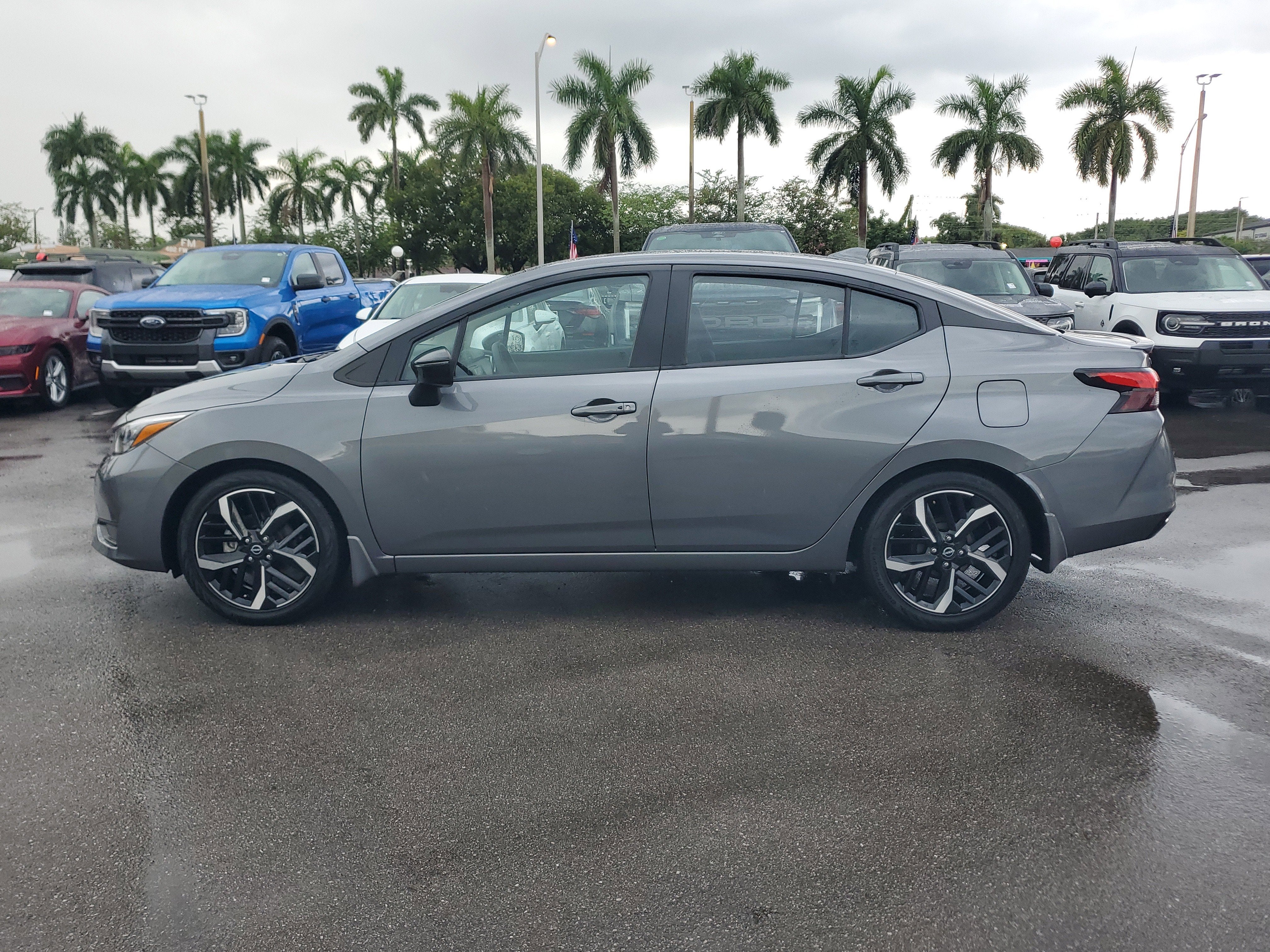 2023 Nissan Versa SR