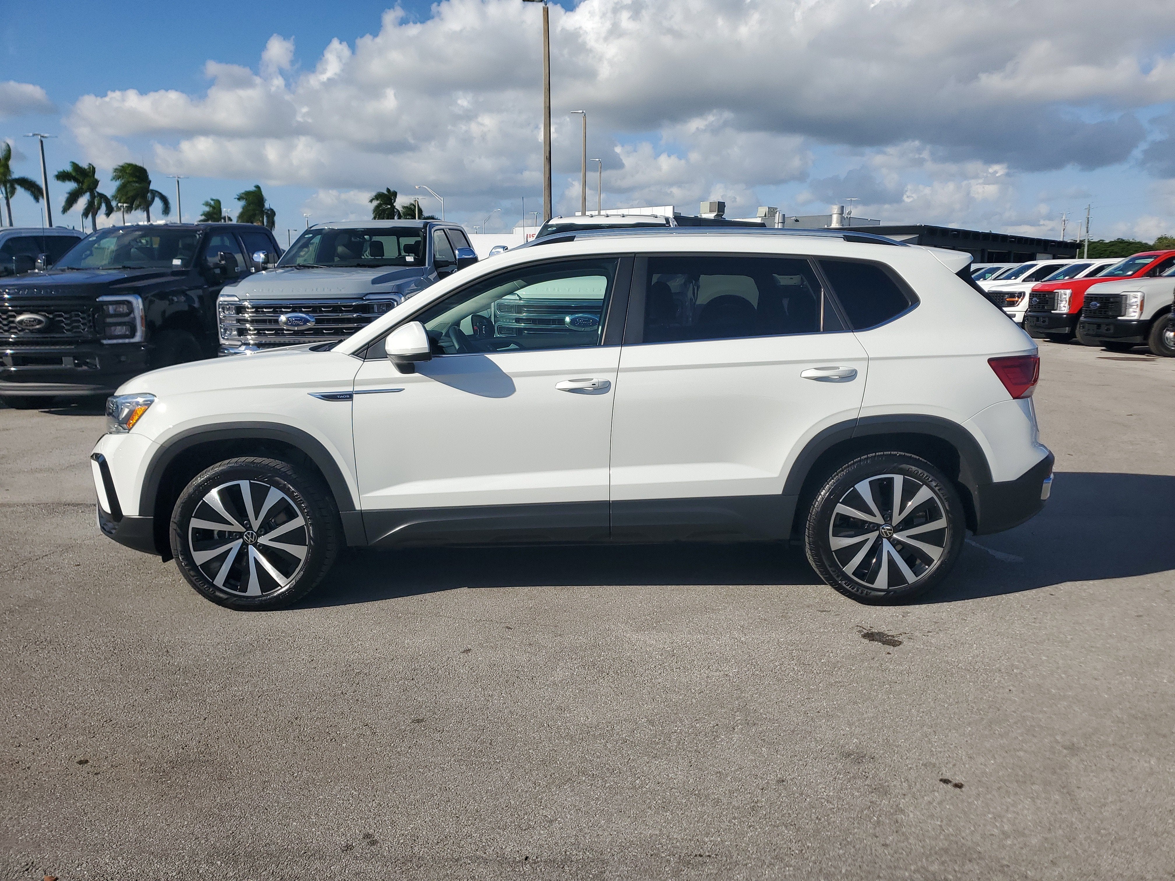 2024 Volkswagen Taos SE