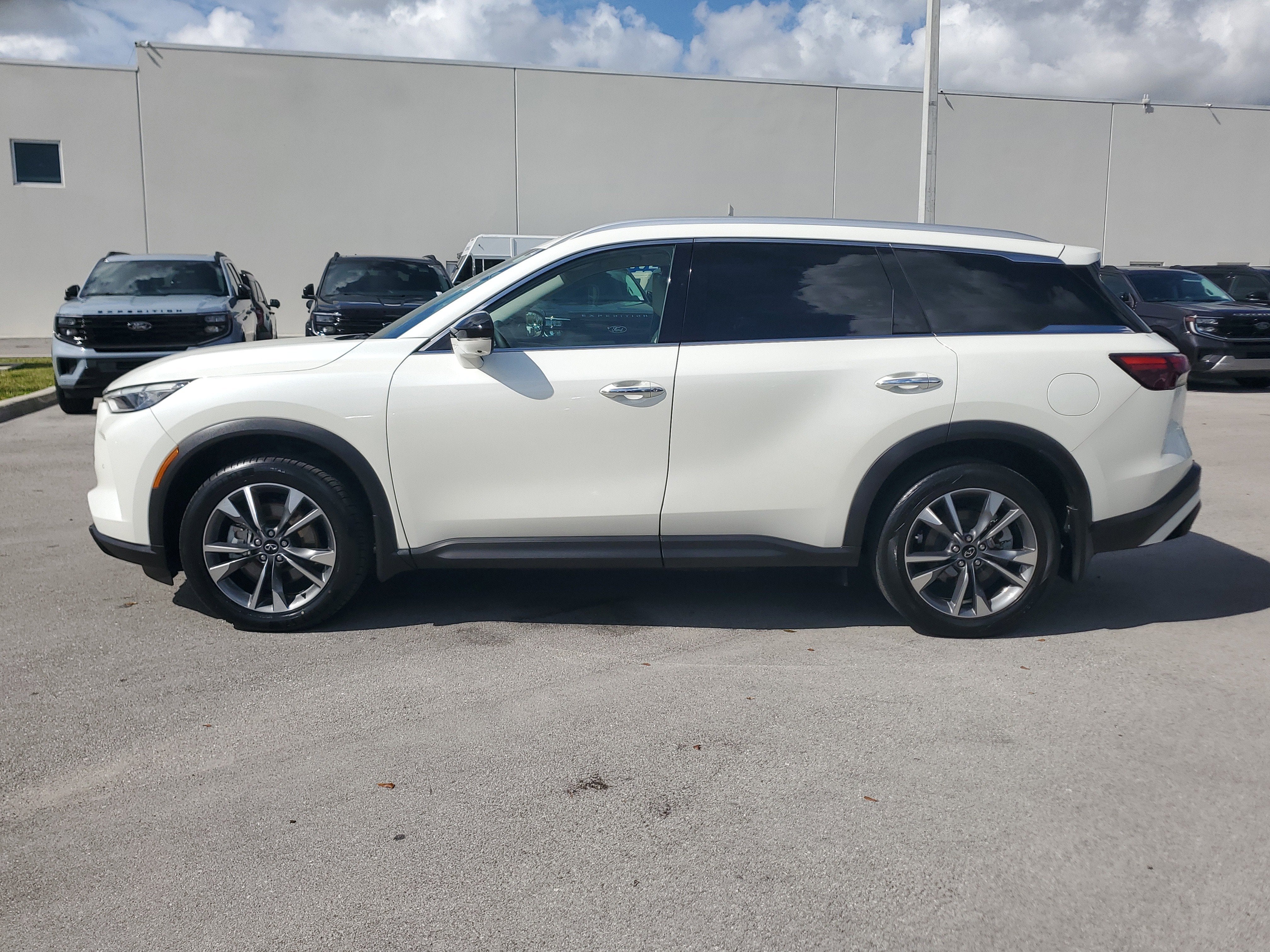 2023 INFINITI QX60 LUXE 4WD