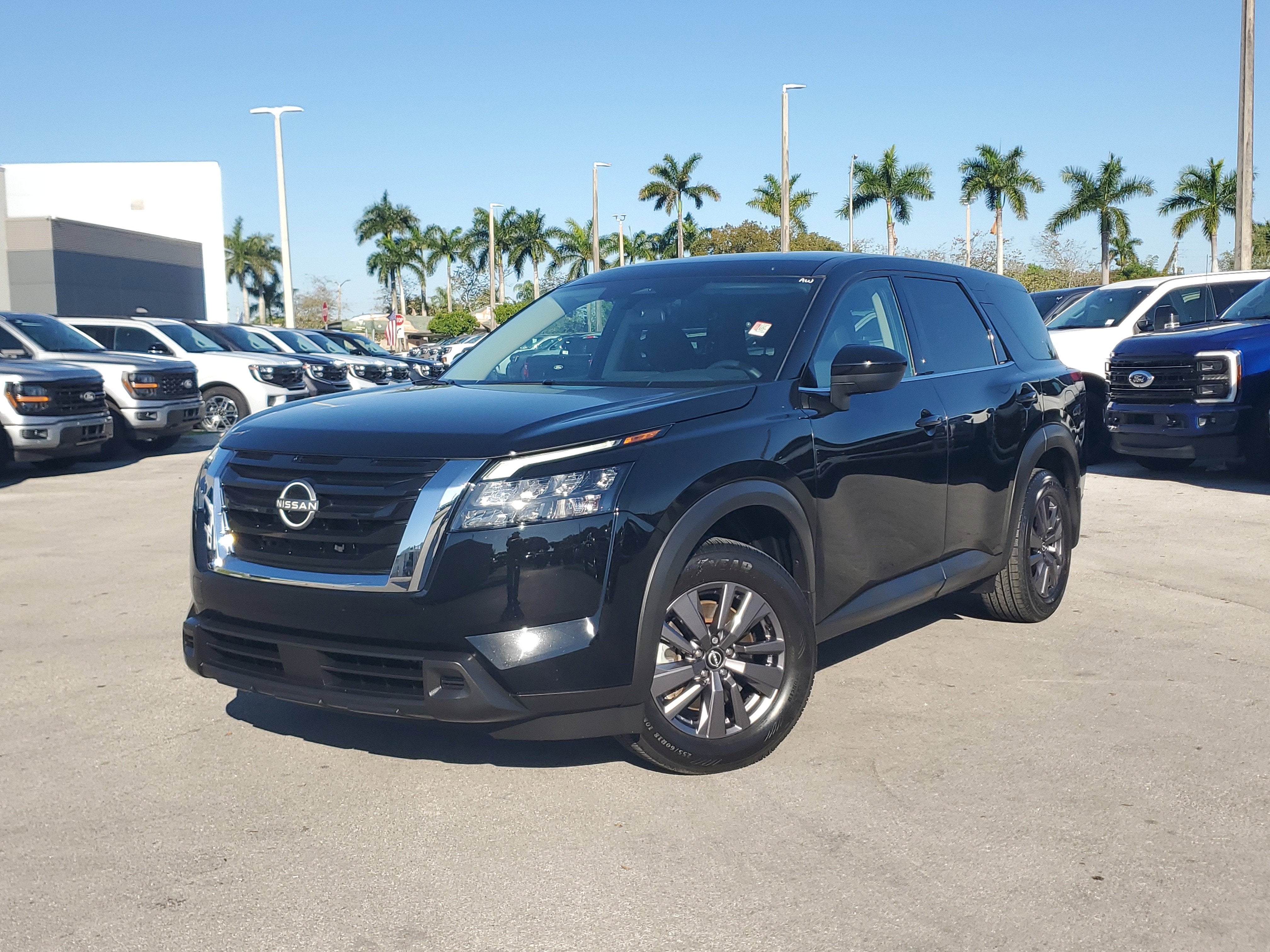 2023 Nissan Pathfinder S