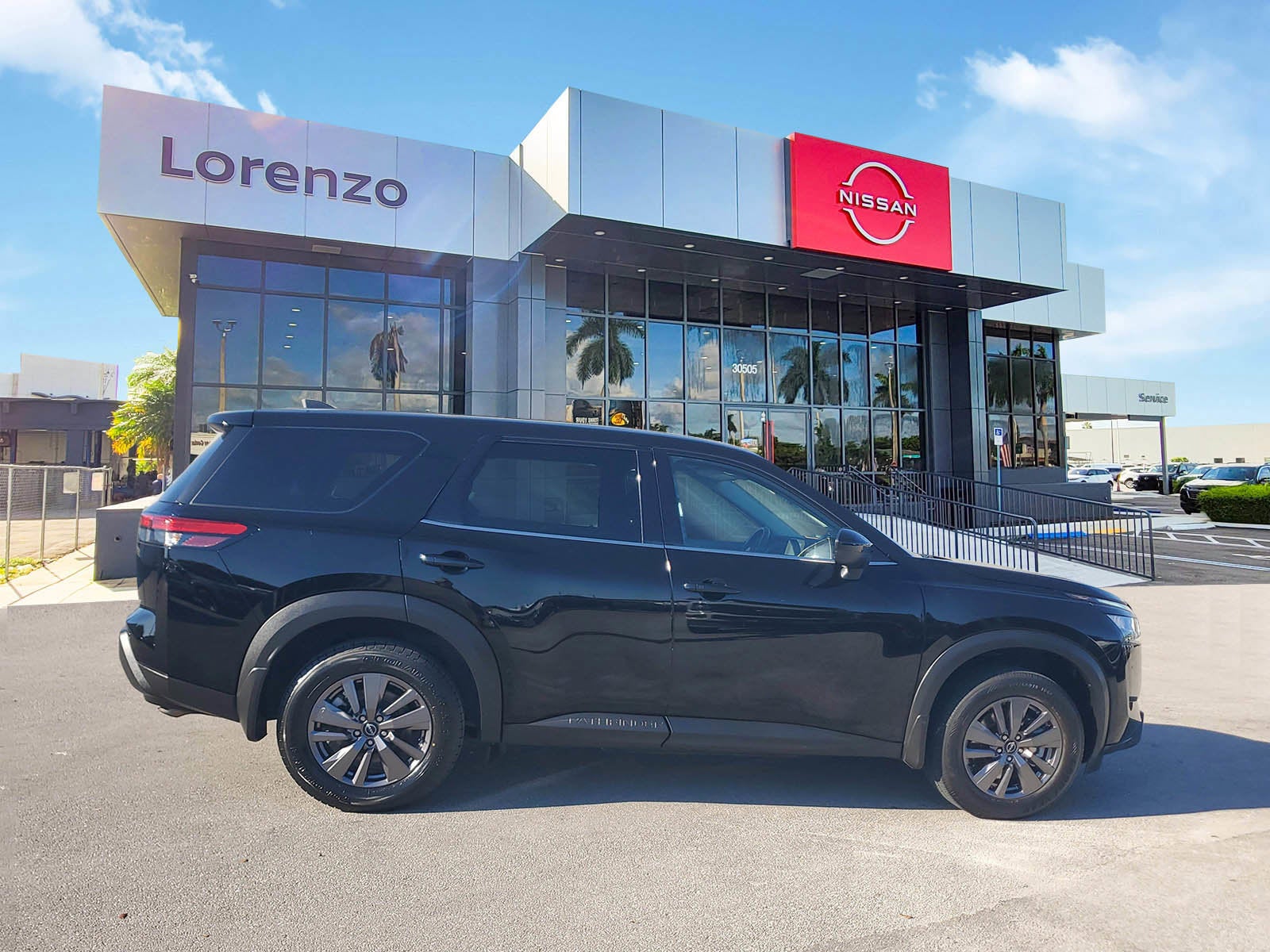 2023 Nissan Pathfinder S