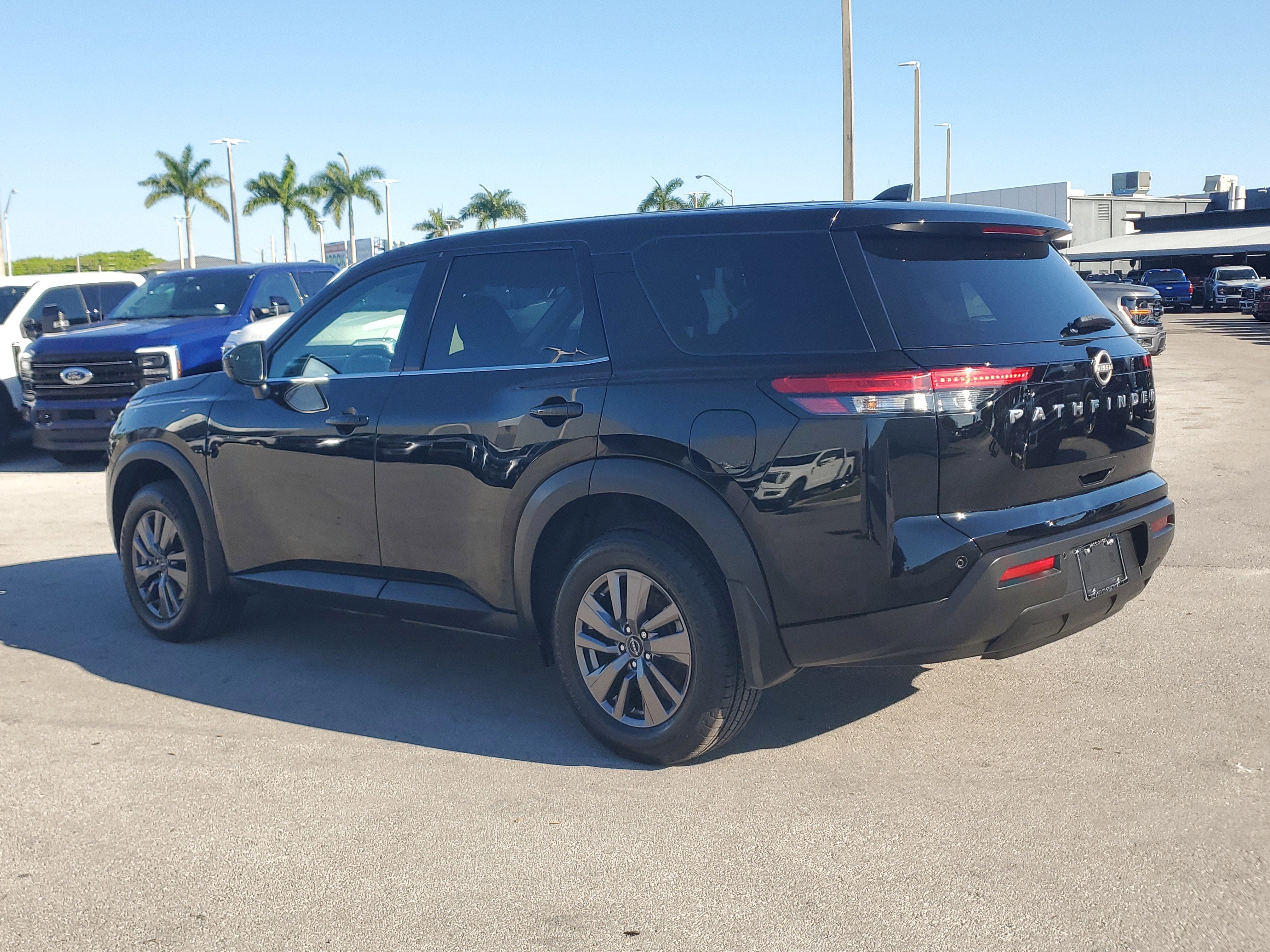 2023 Nissan Pathfinder S