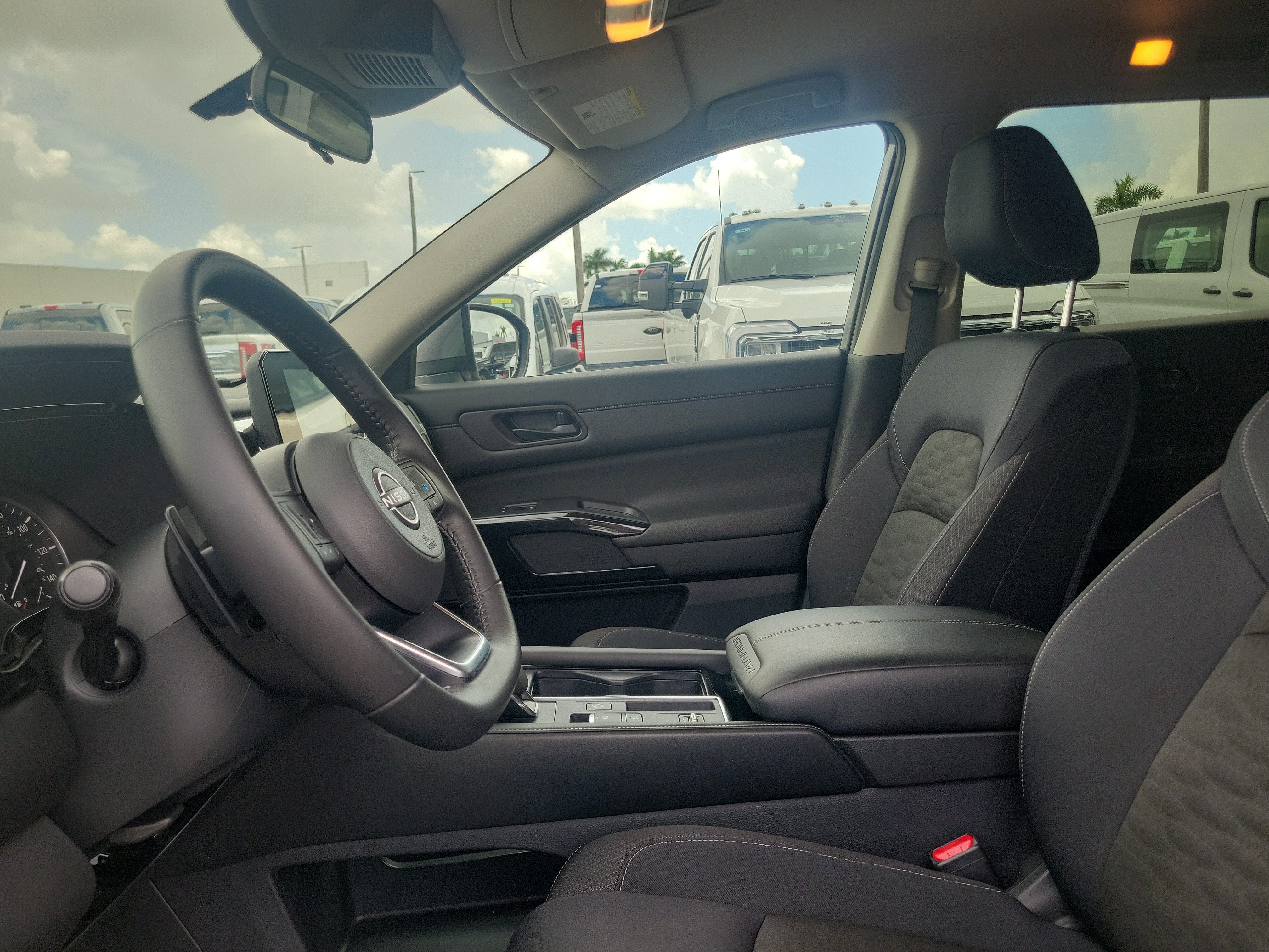 2025 Nissan Pathfinder SV