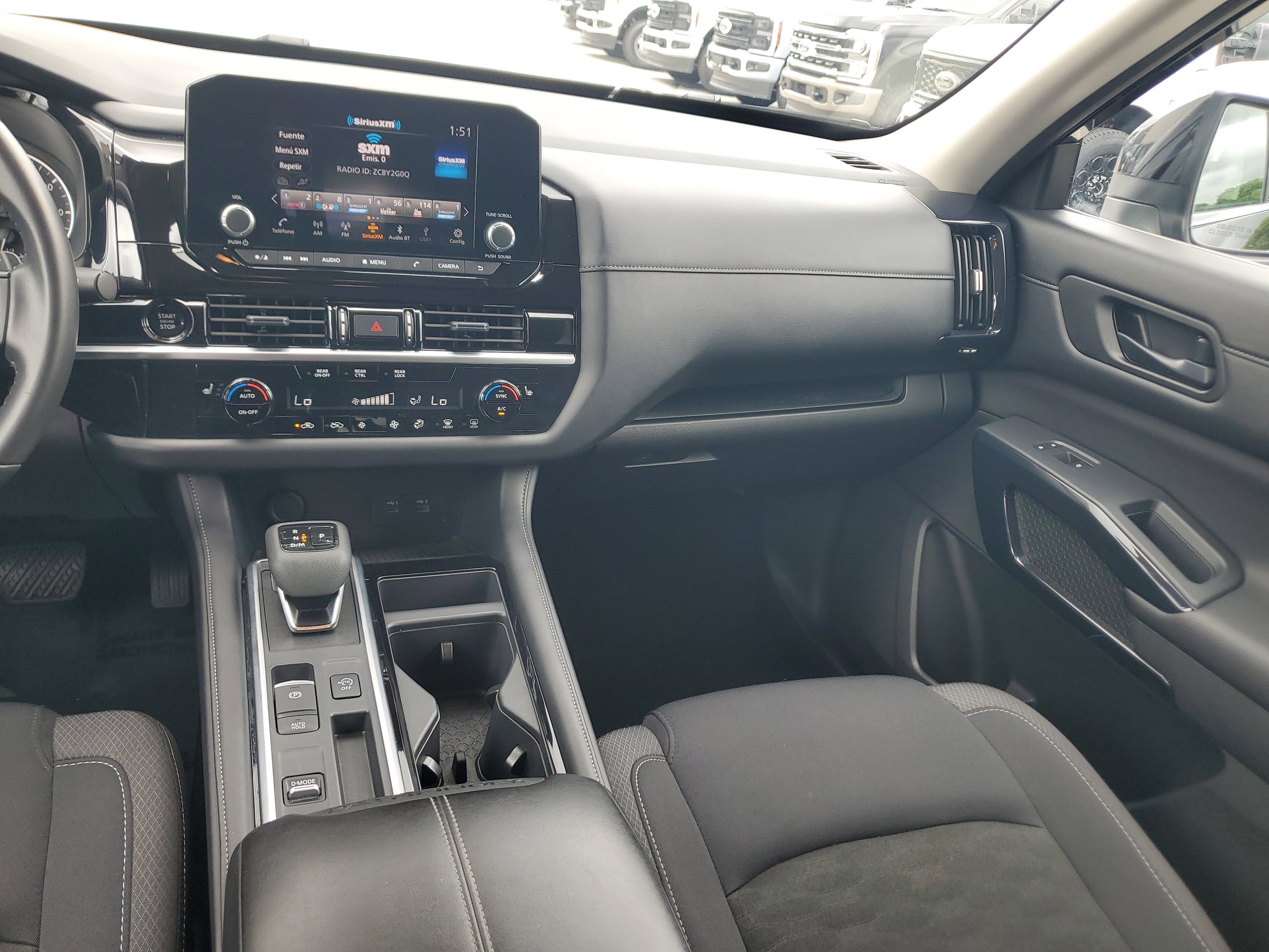2025 Nissan Pathfinder SV