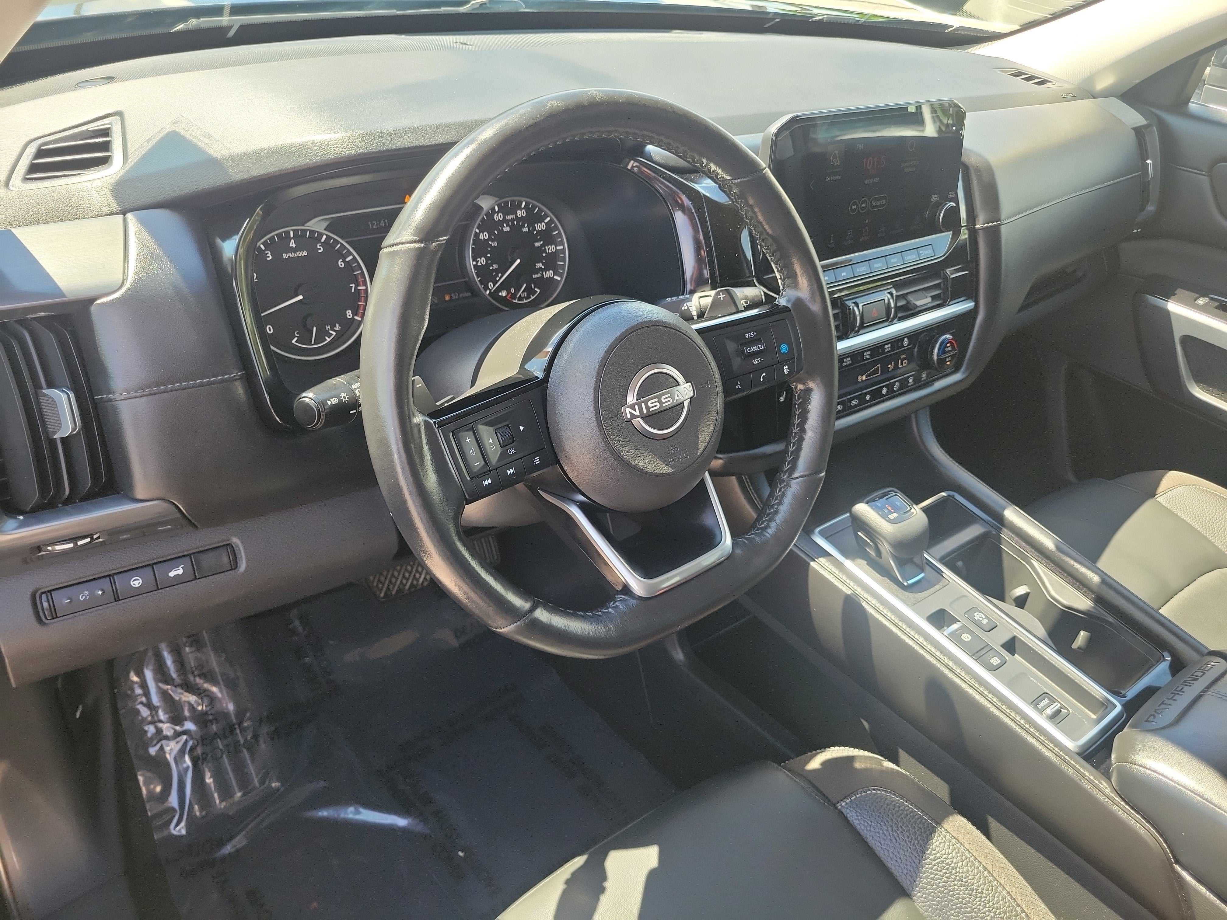 2022 Nissan Pathfinder SL