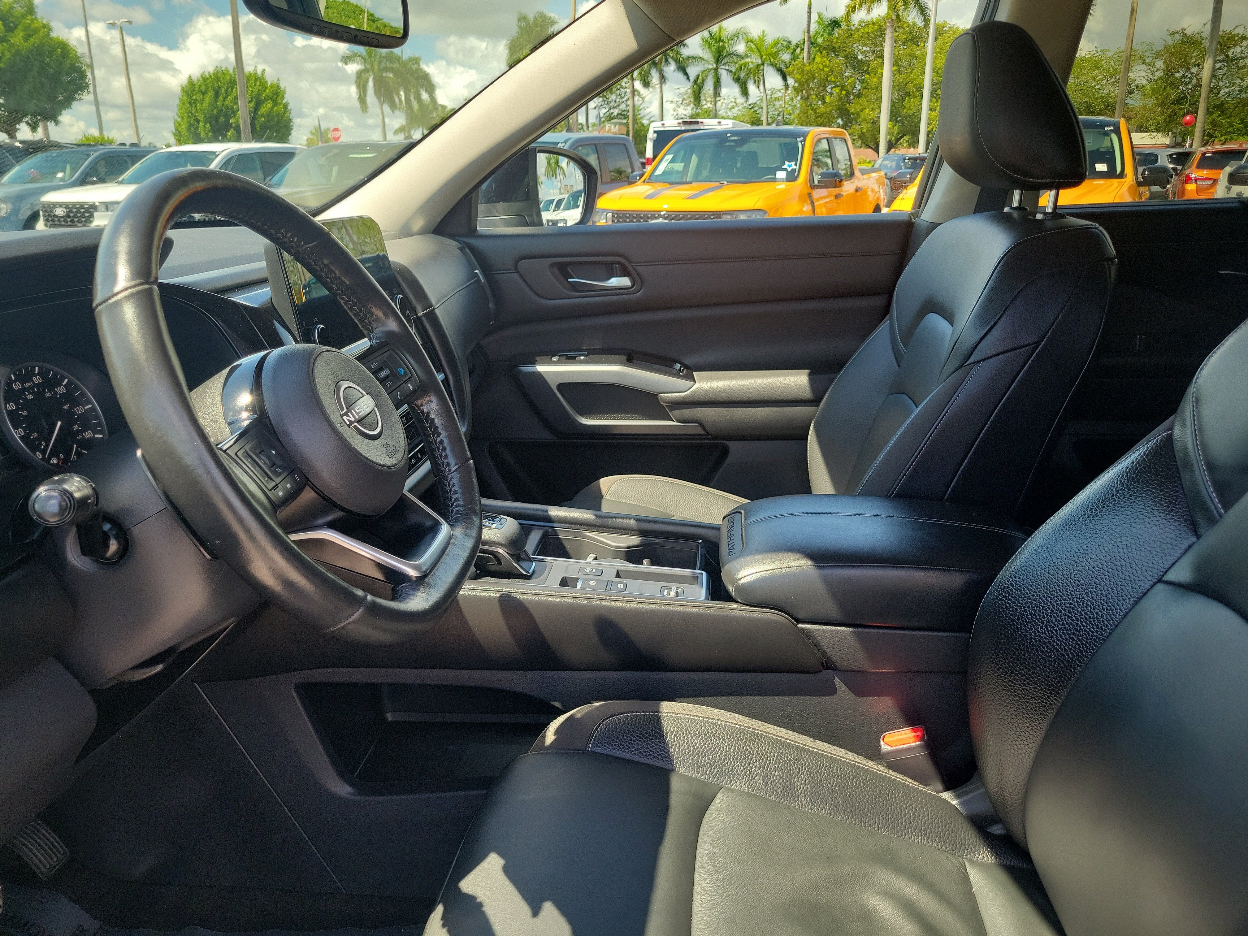 2022 Nissan Pathfinder SL