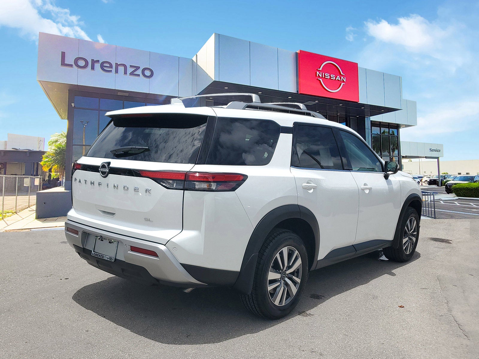 2025 Nissan Pathfinder SL