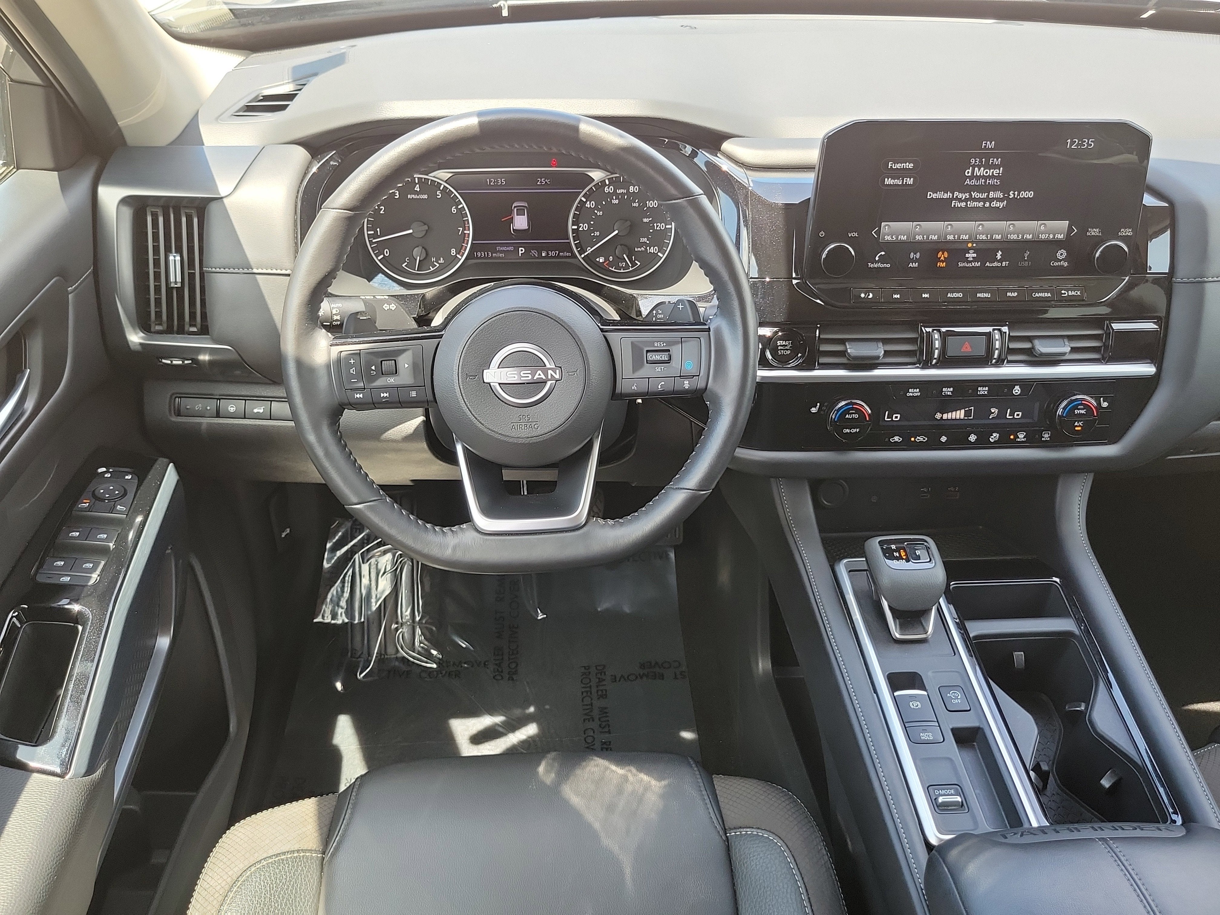 2025 Nissan Pathfinder SL