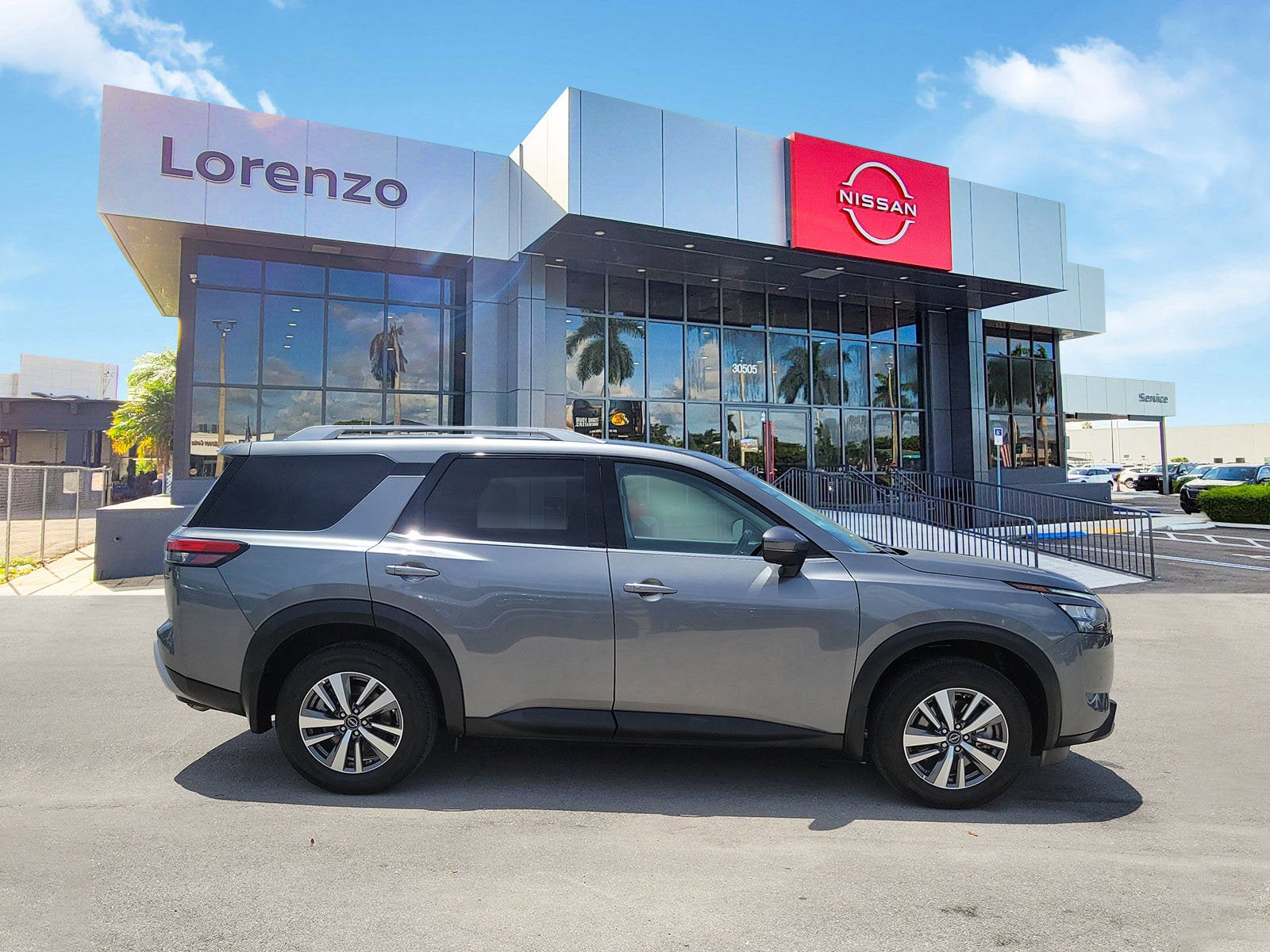 2025 Nissan Pathfinder SL