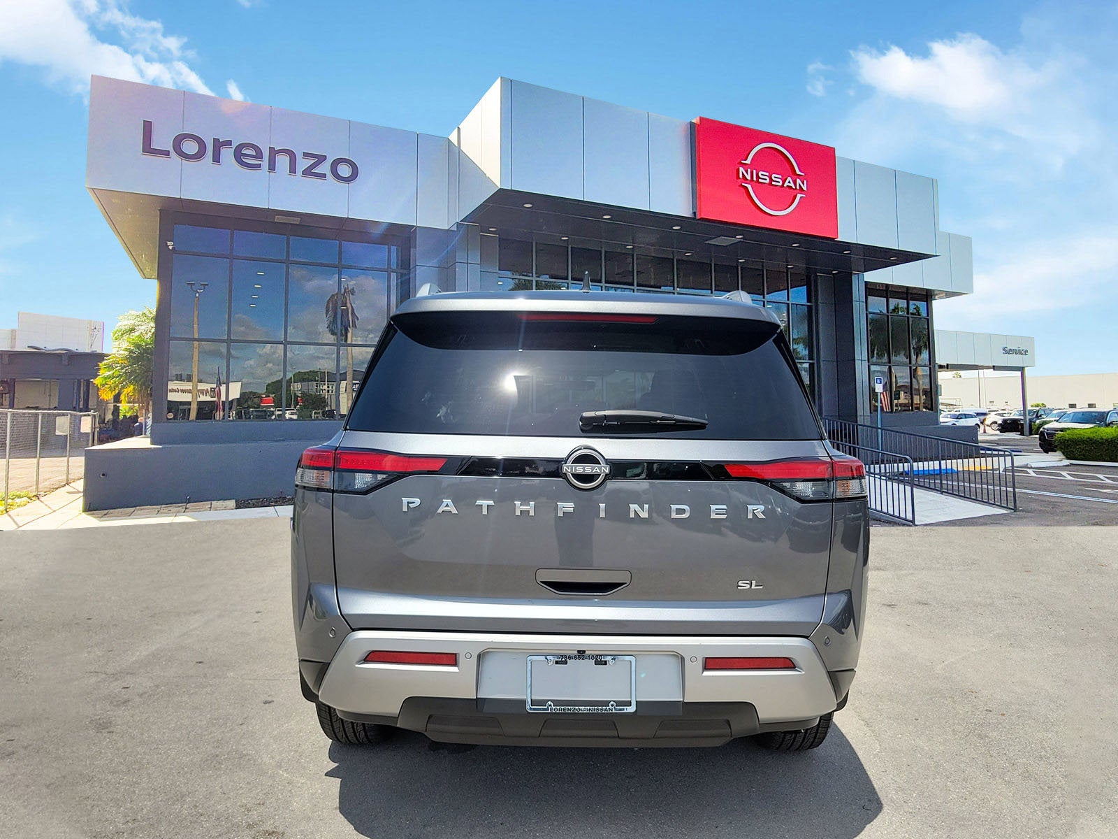 2025 Nissan Pathfinder SL