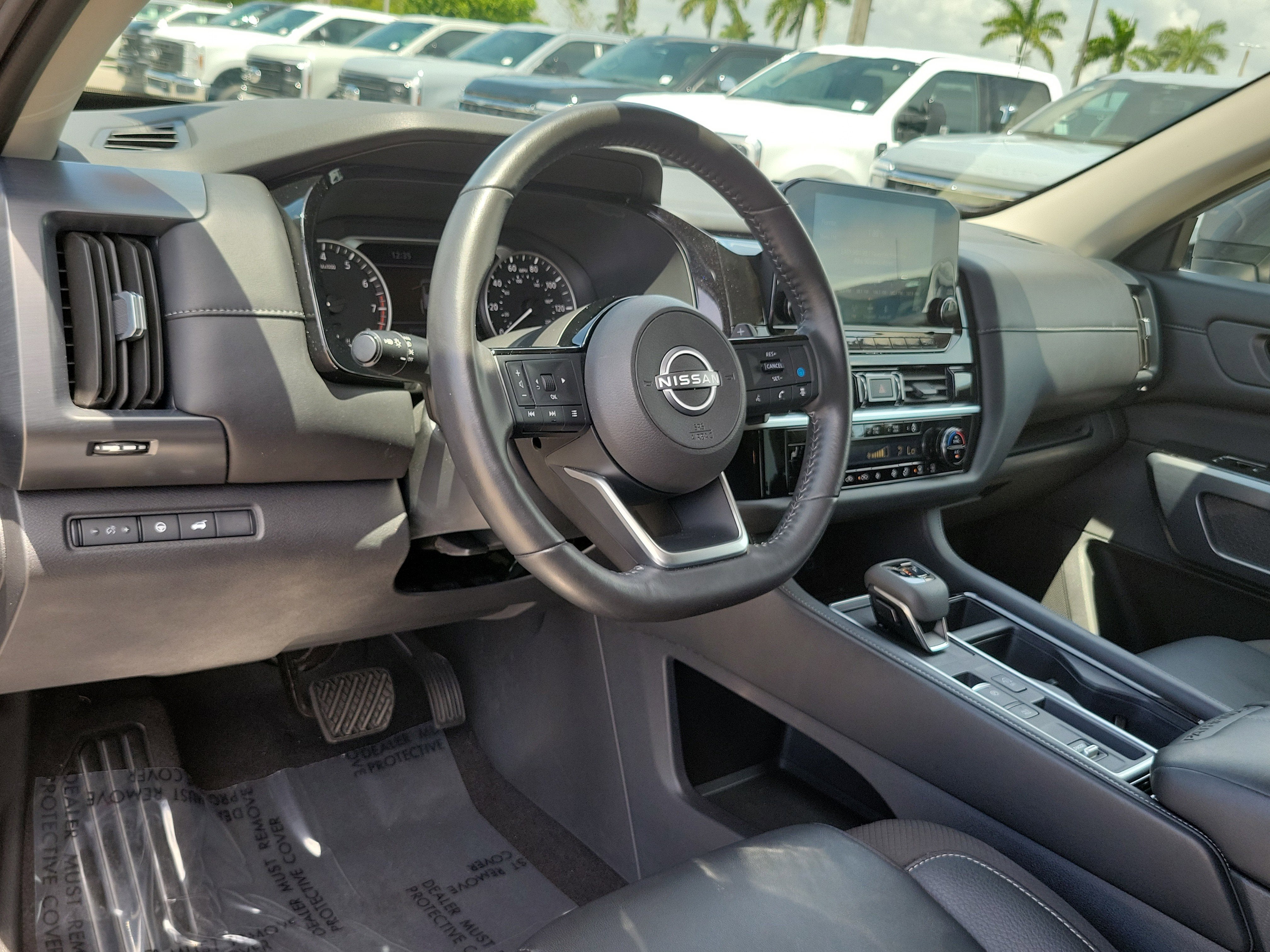2025 Nissan Pathfinder SL