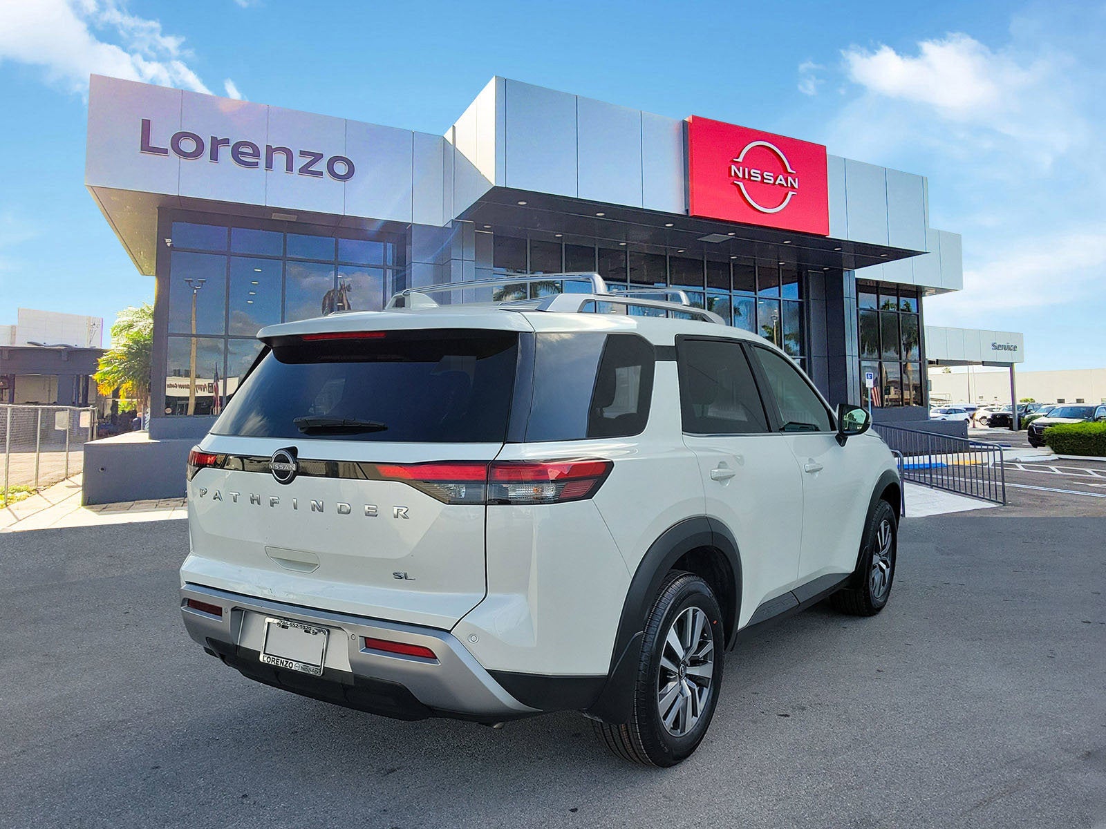 2024 Nissan Pathfinder SL