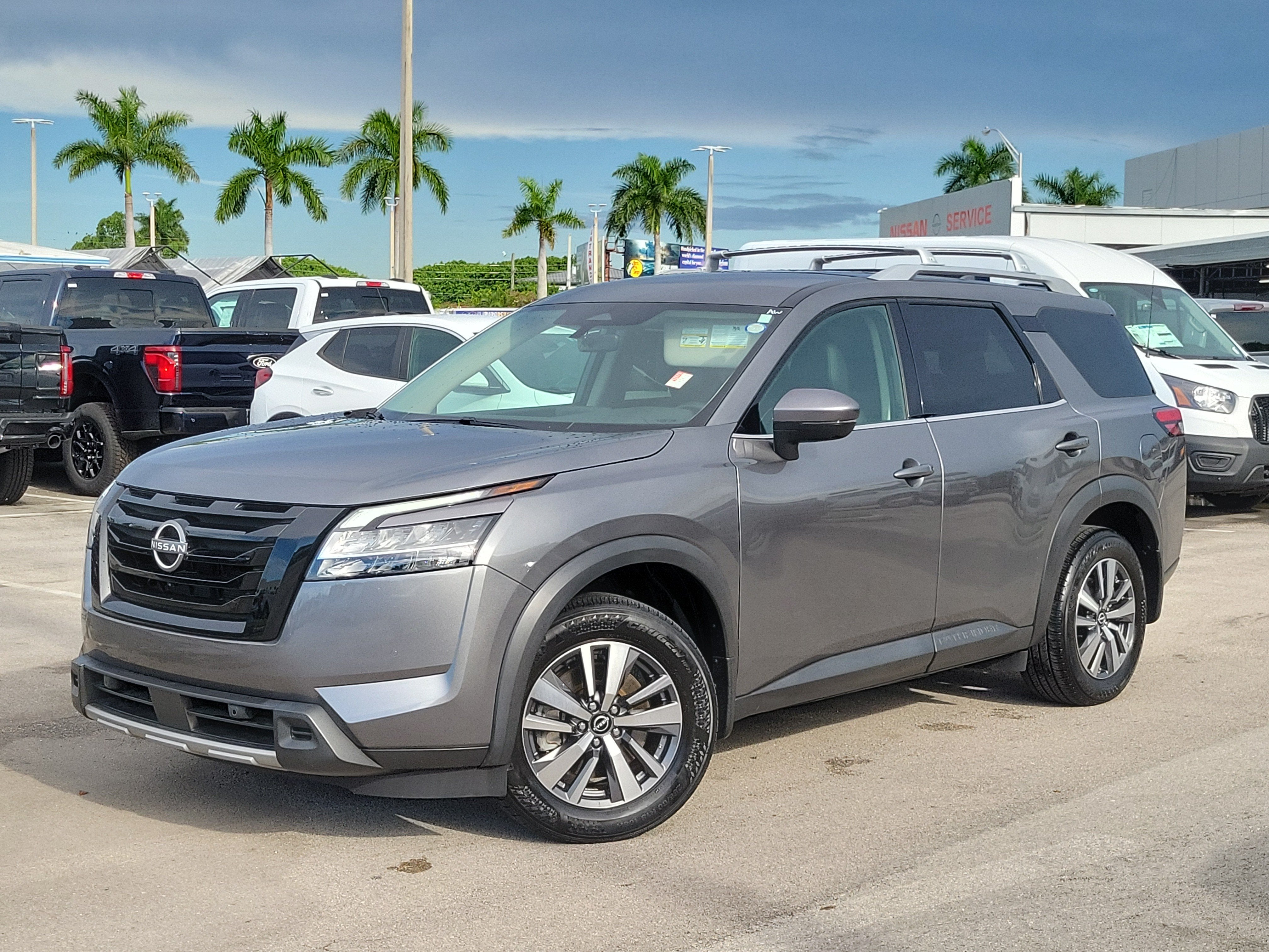 2024 Nissan Pathfinder SL