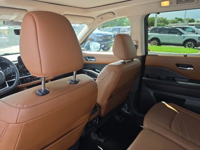 2025 Nissan Pathfinder Platinum