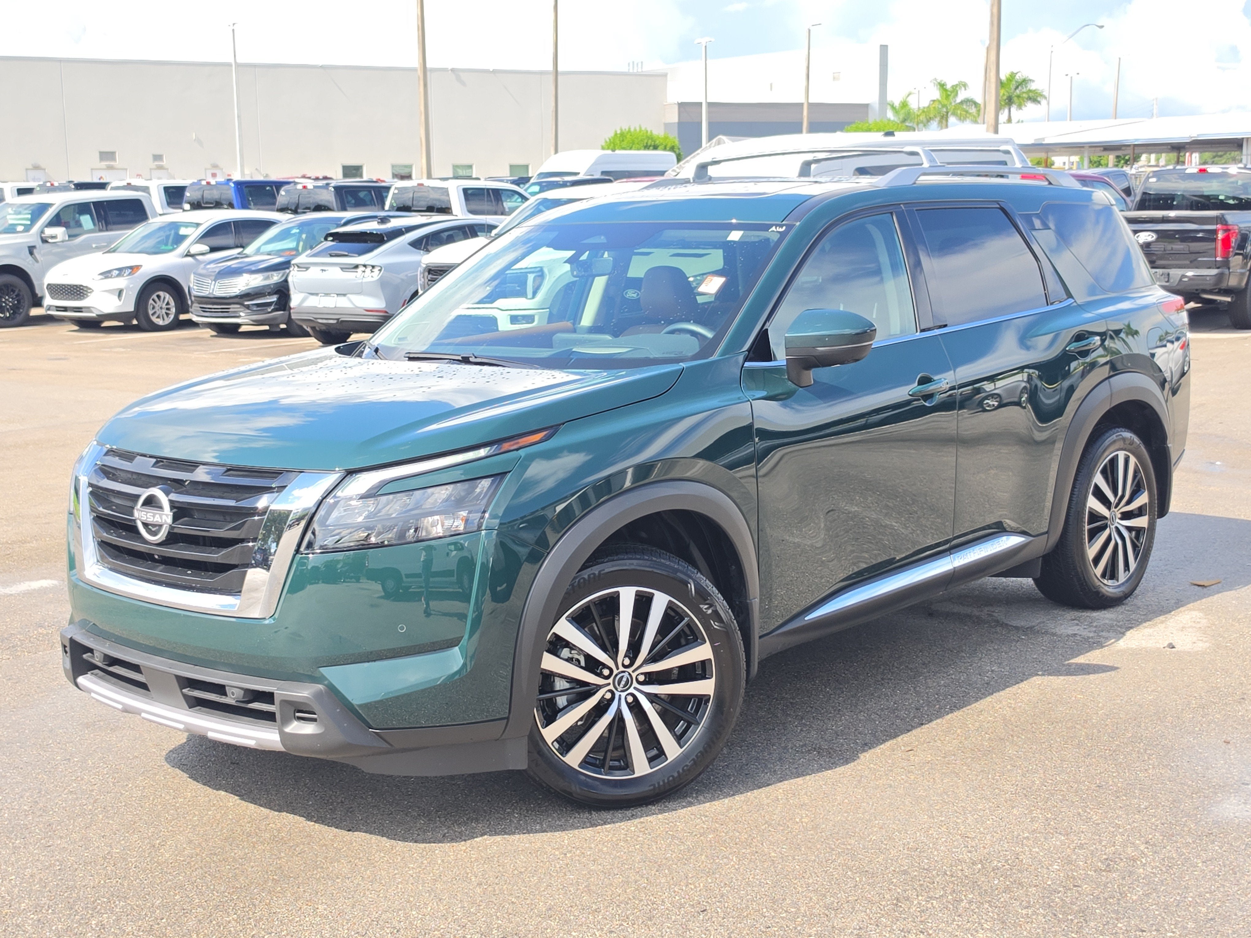 2025 Nissan Pathfinder Platinum
