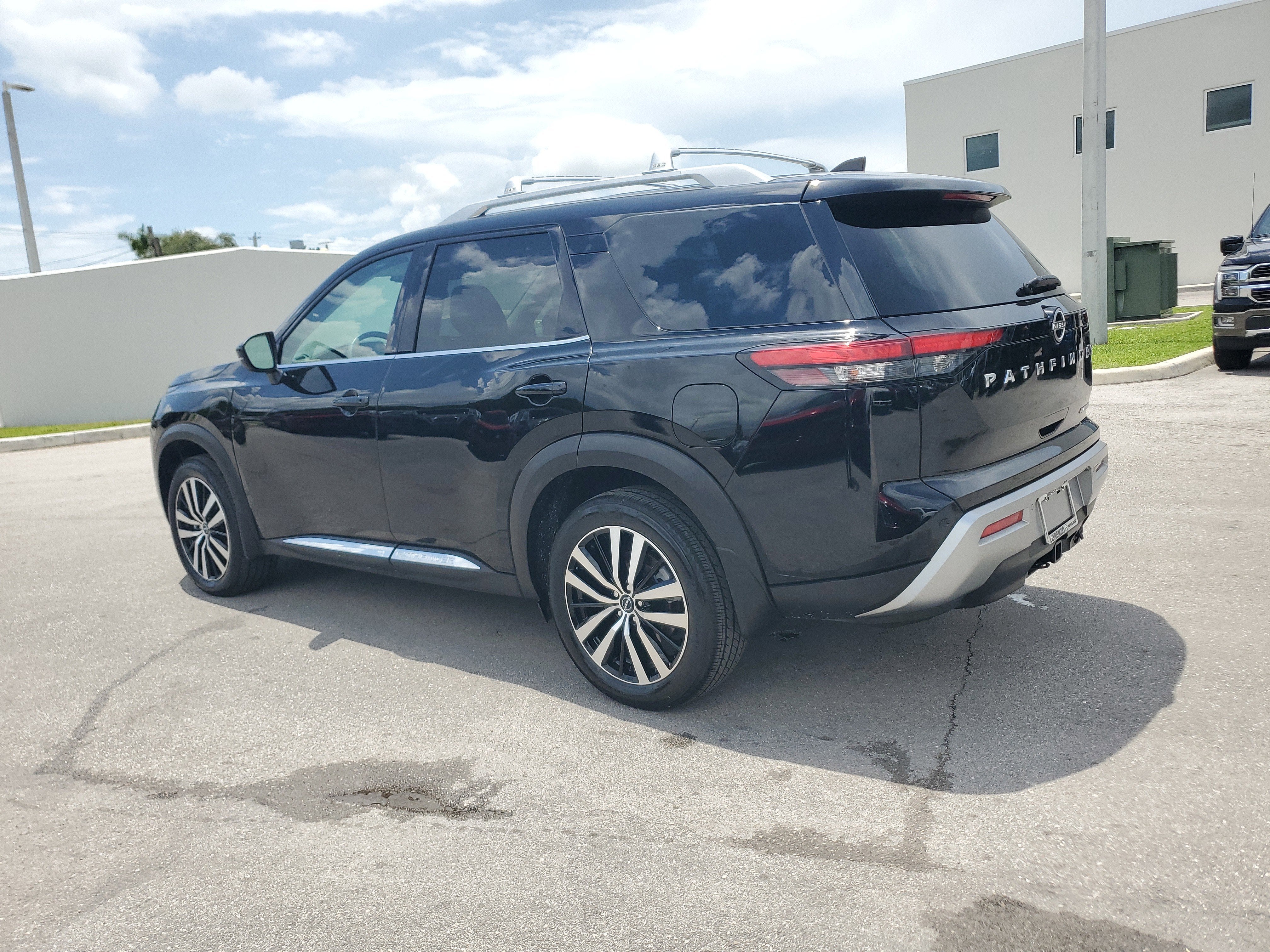 2024 Nissan Pathfinder Platinum