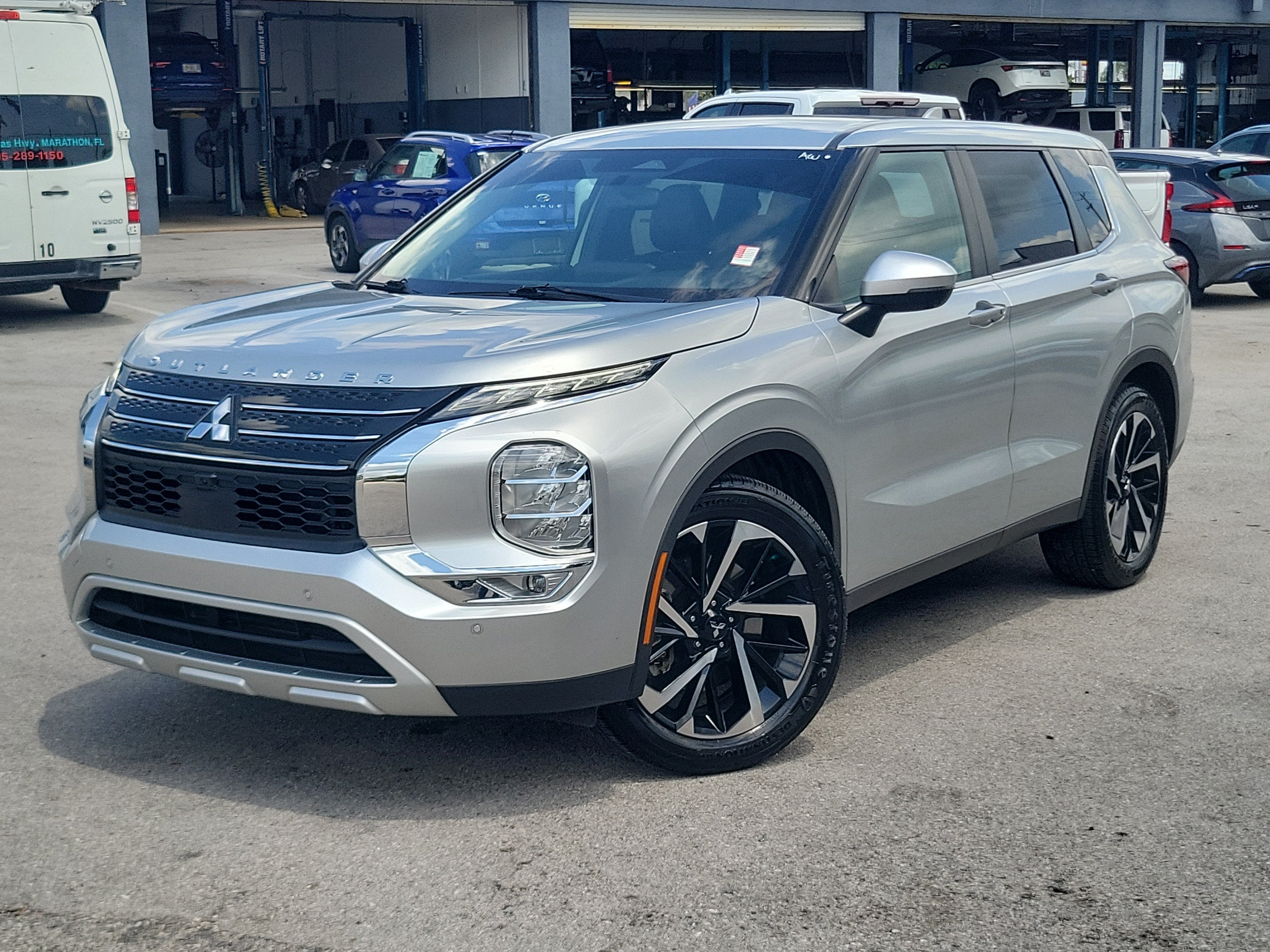 2024 Mitsubishi Outlander SE