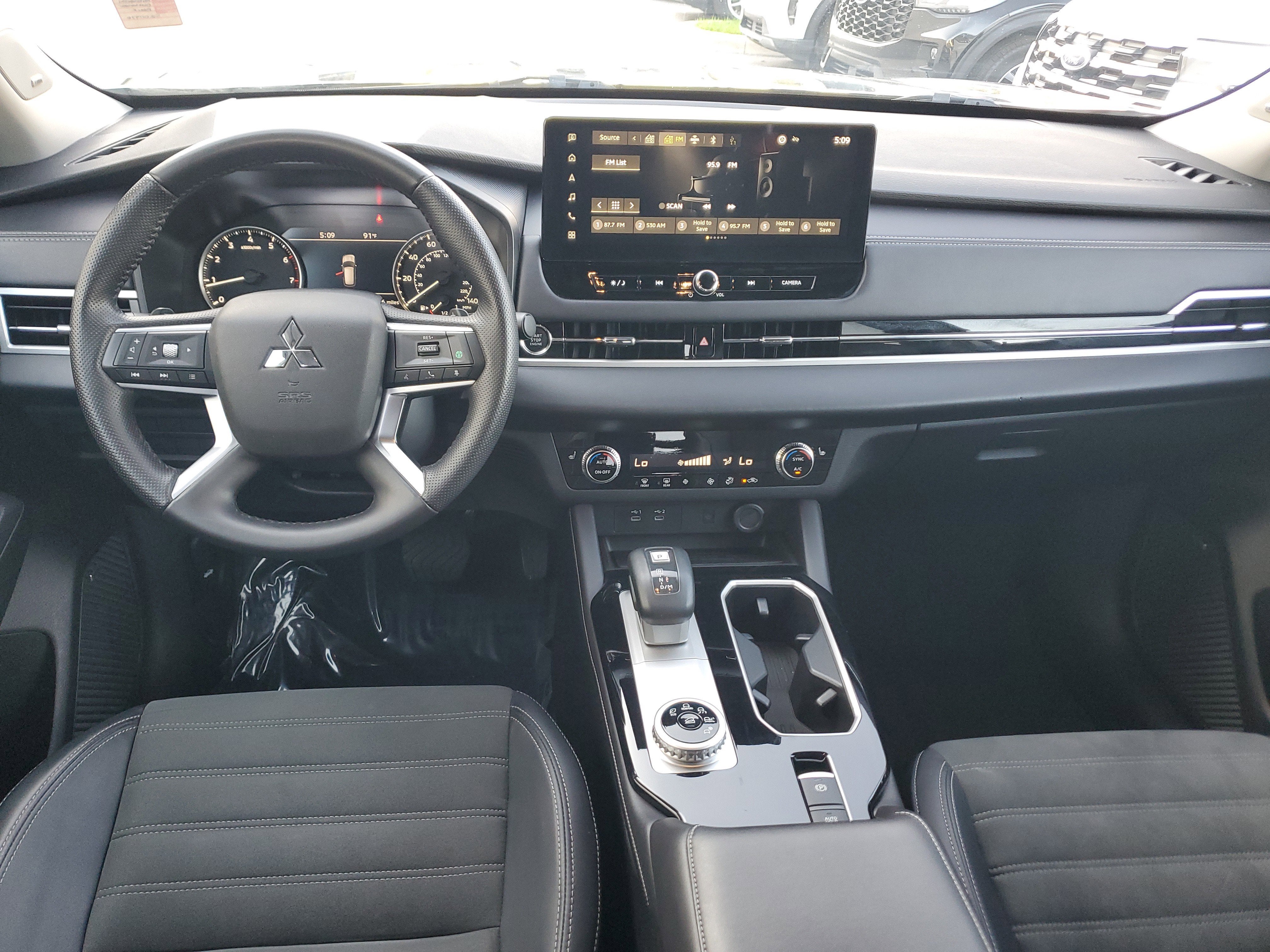 2025 Mitsubishi Outlander SE