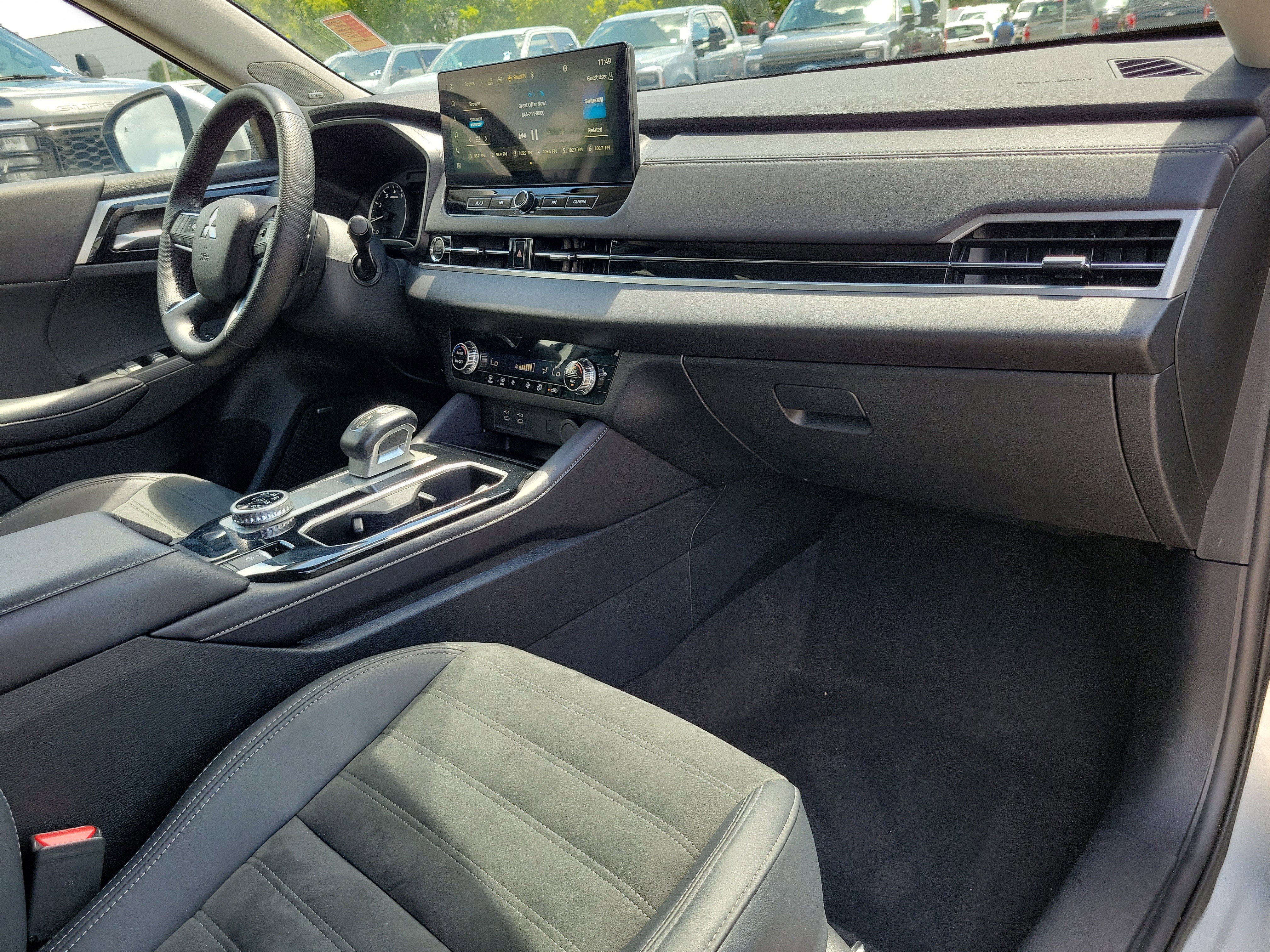 2025 Mitsubishi Outlander SE