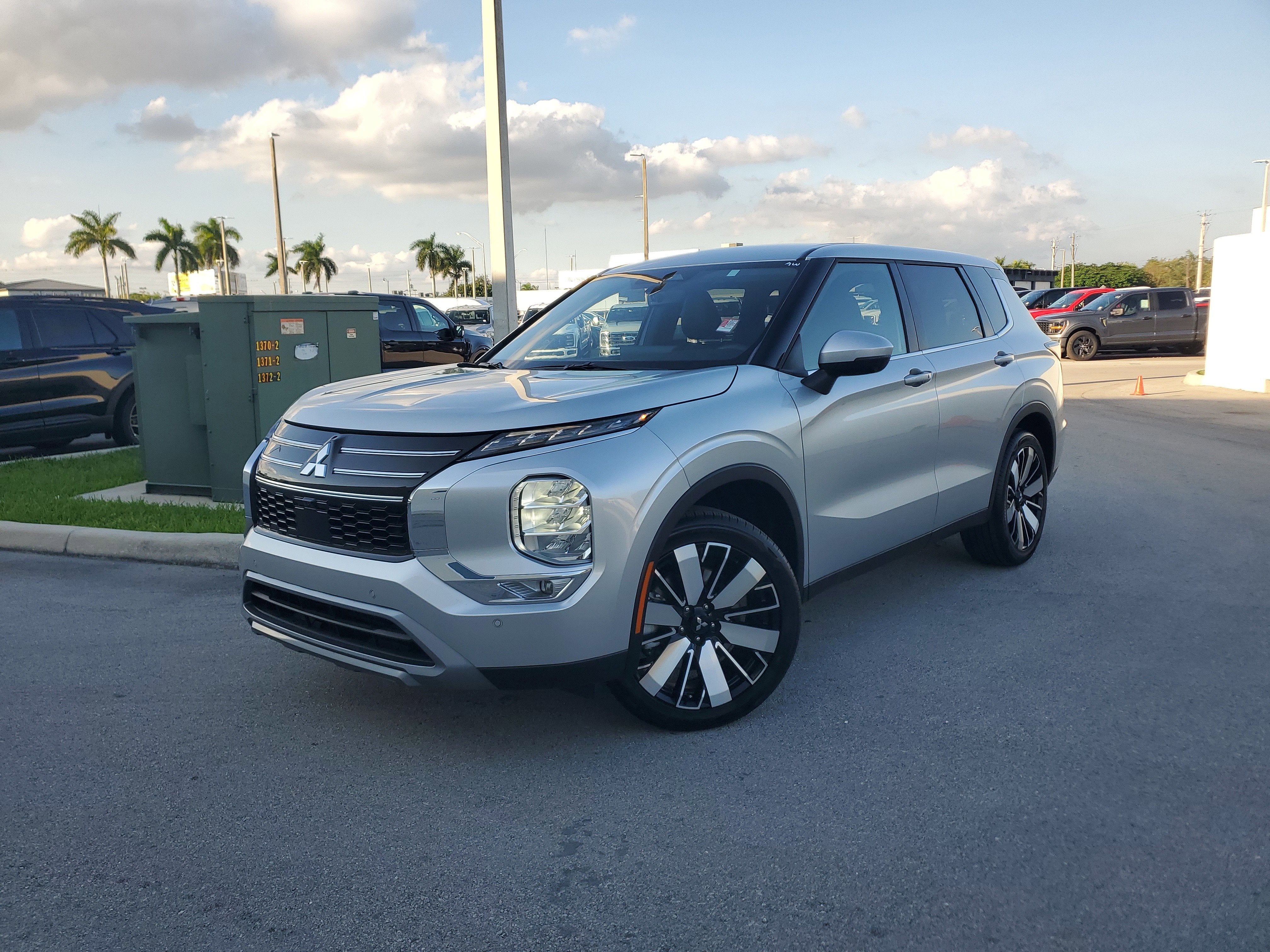 2025 Mitsubishi Outlander SE