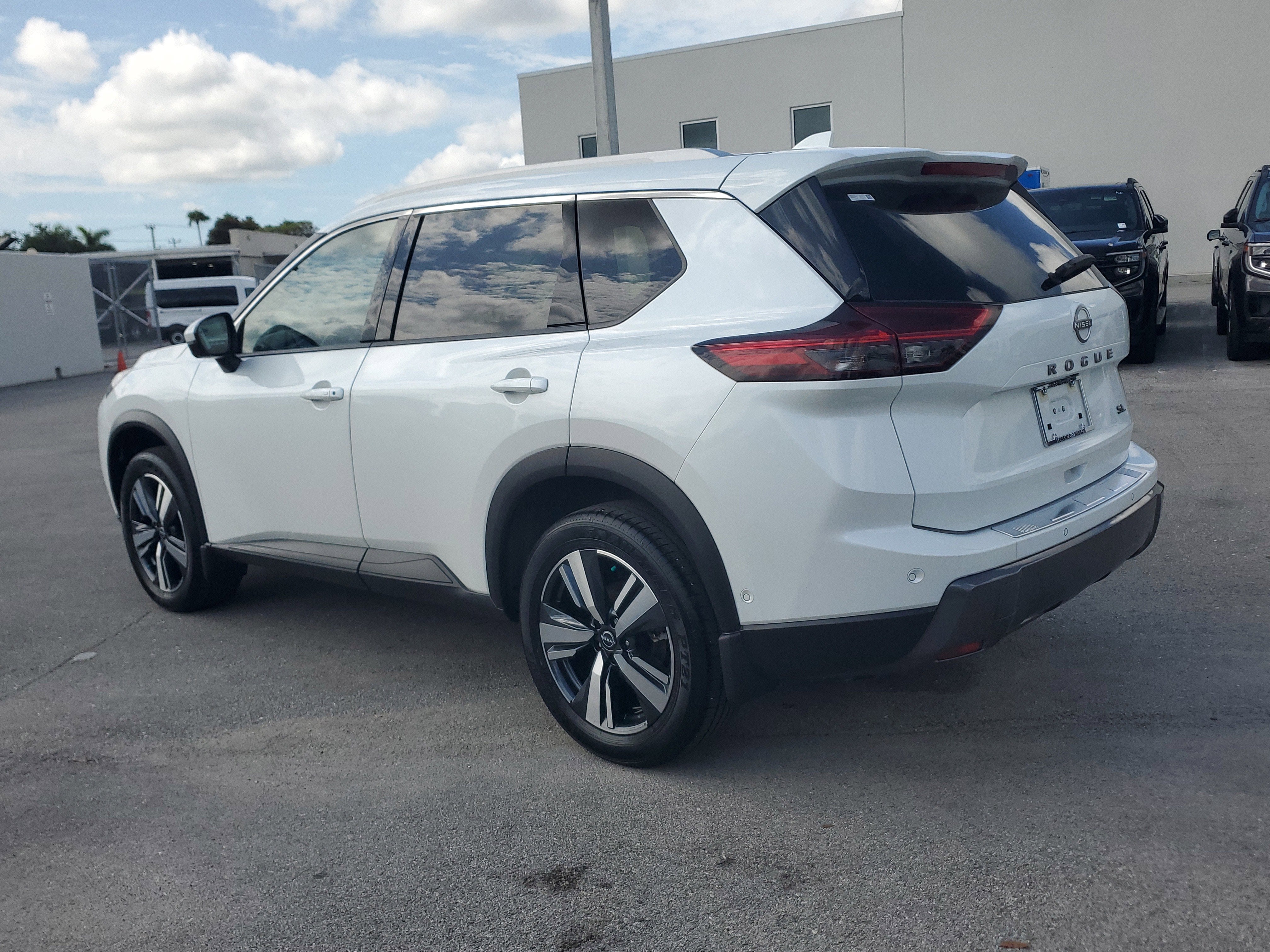 2025 Nissan Rogue SL