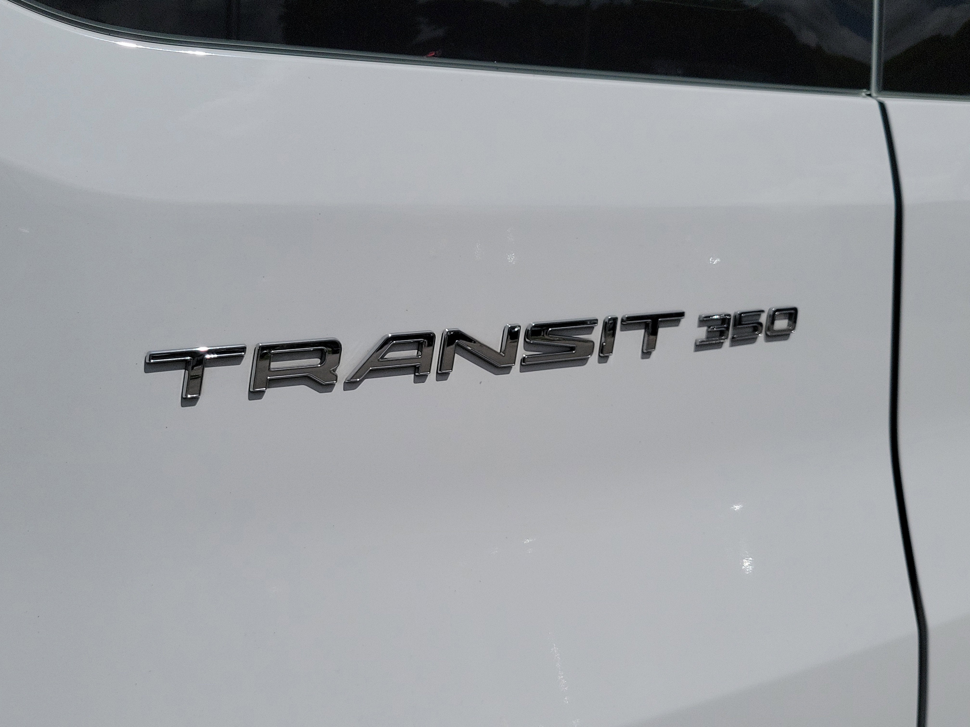 2025 Ford Transit Passenger Wagon XLT