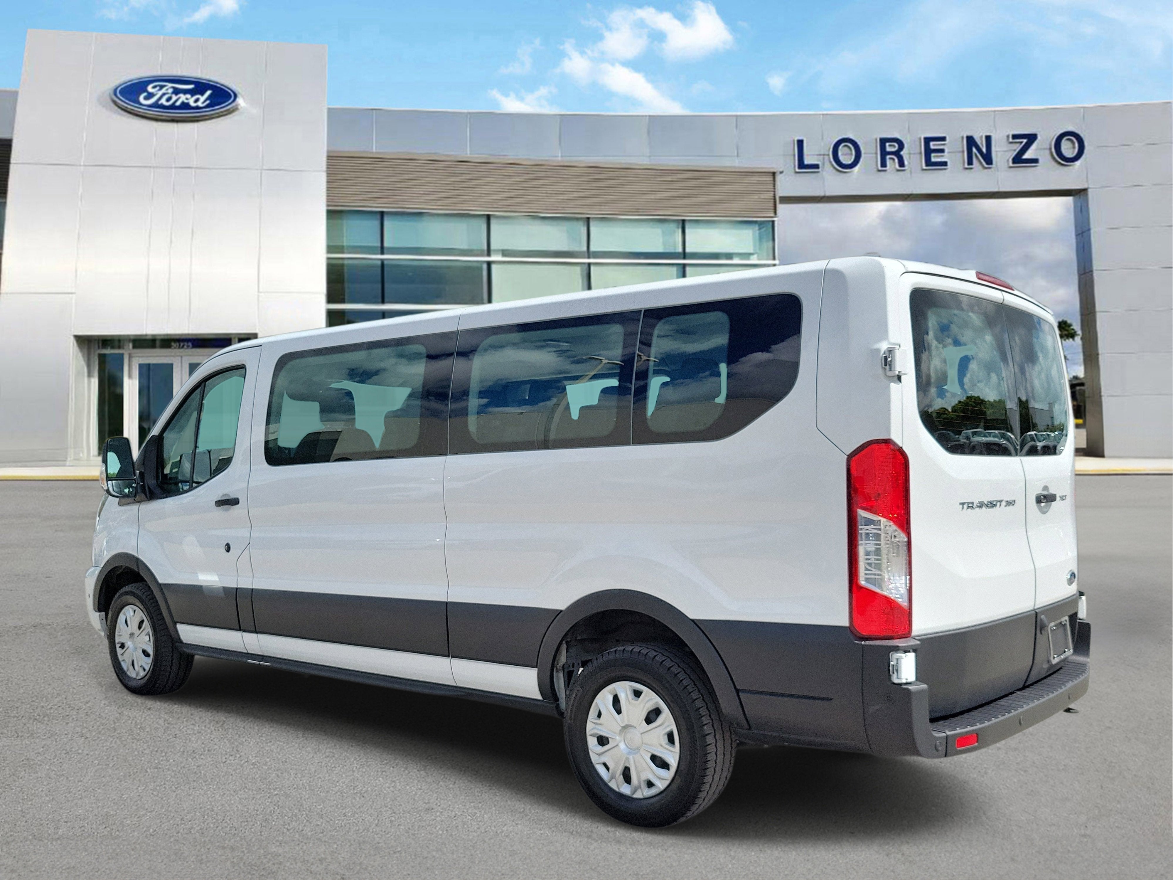 2025 Ford Transit Passenger Wagon XLT