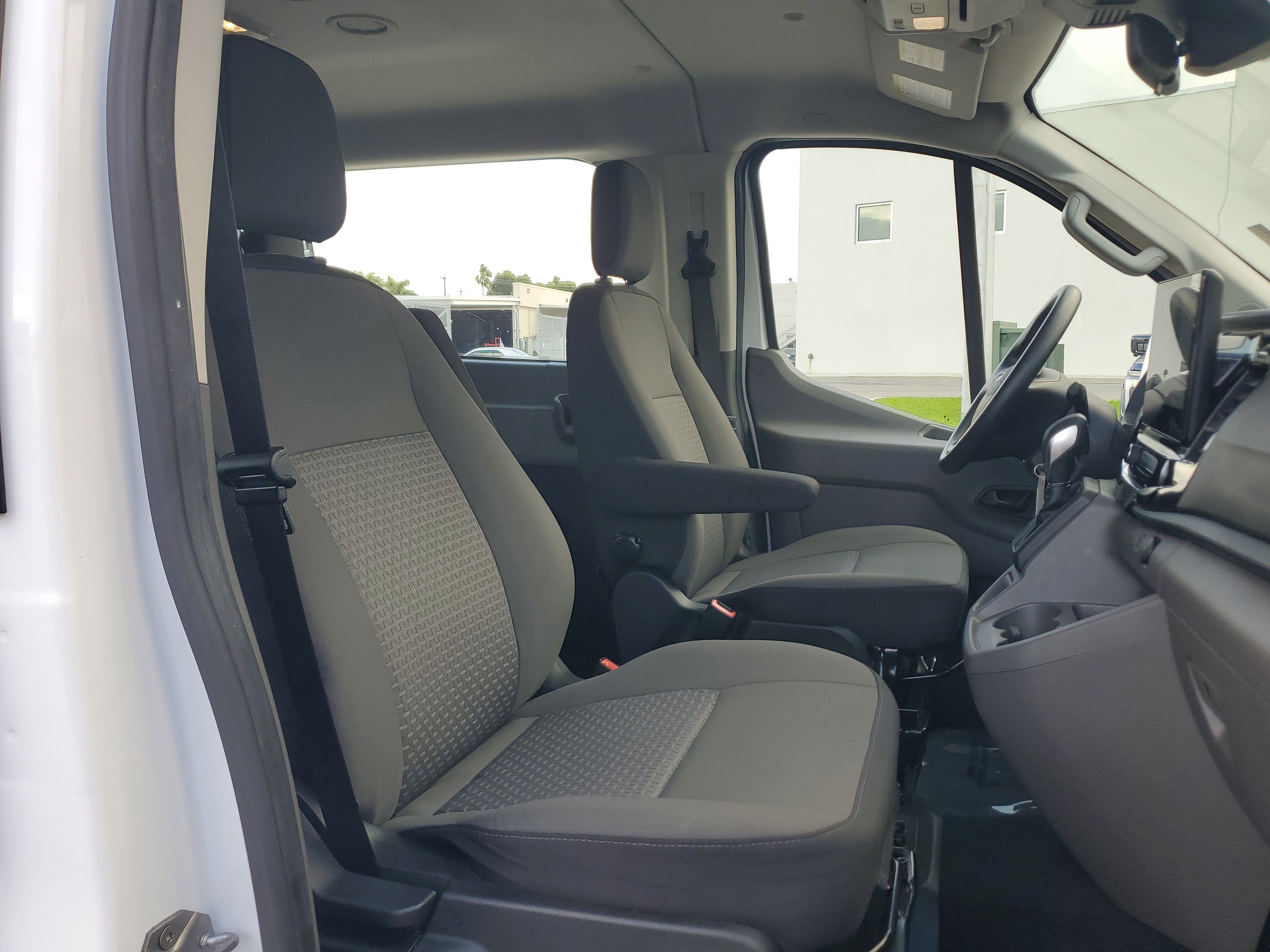 2024 Ford Transit Passenger Wagon XLT