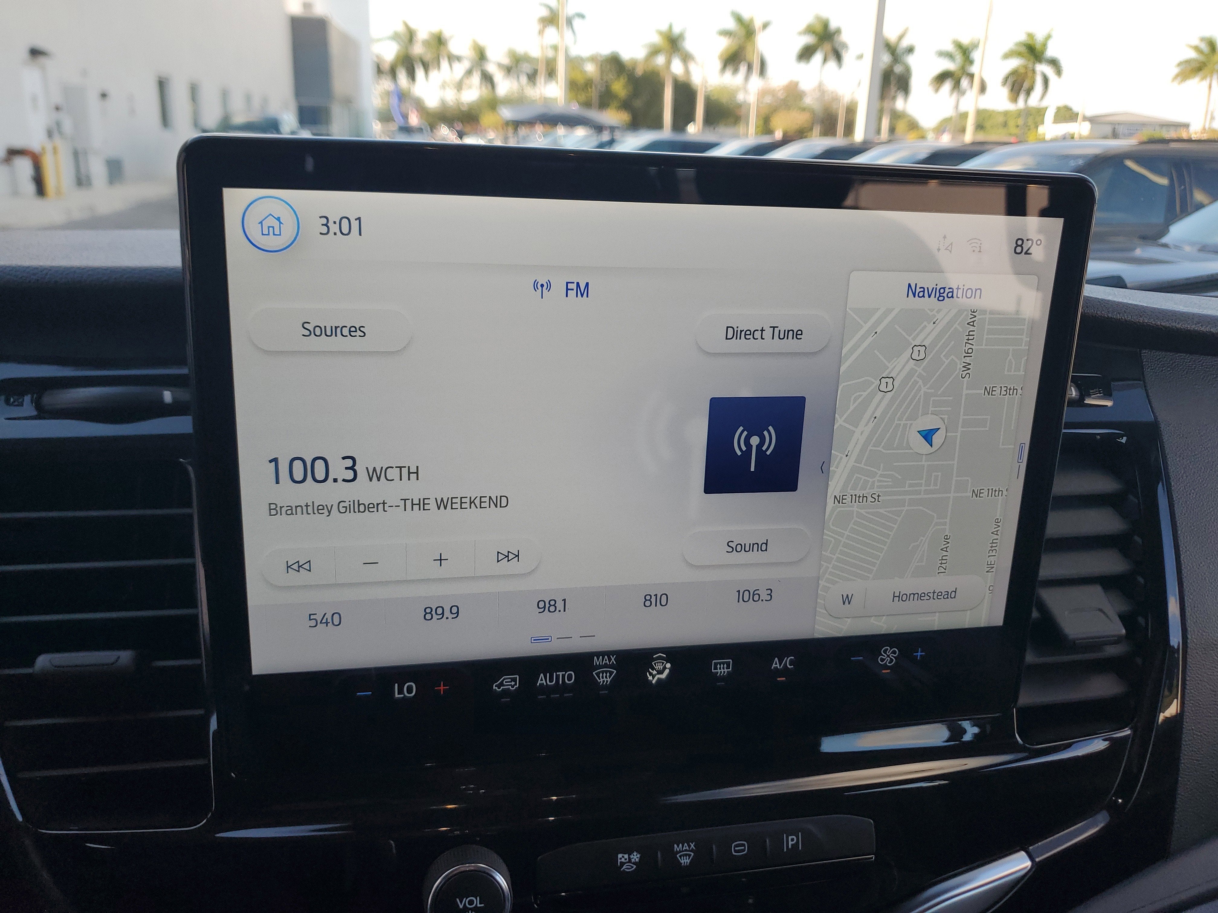 2024 Ford Transit Passenger Wagon XLT