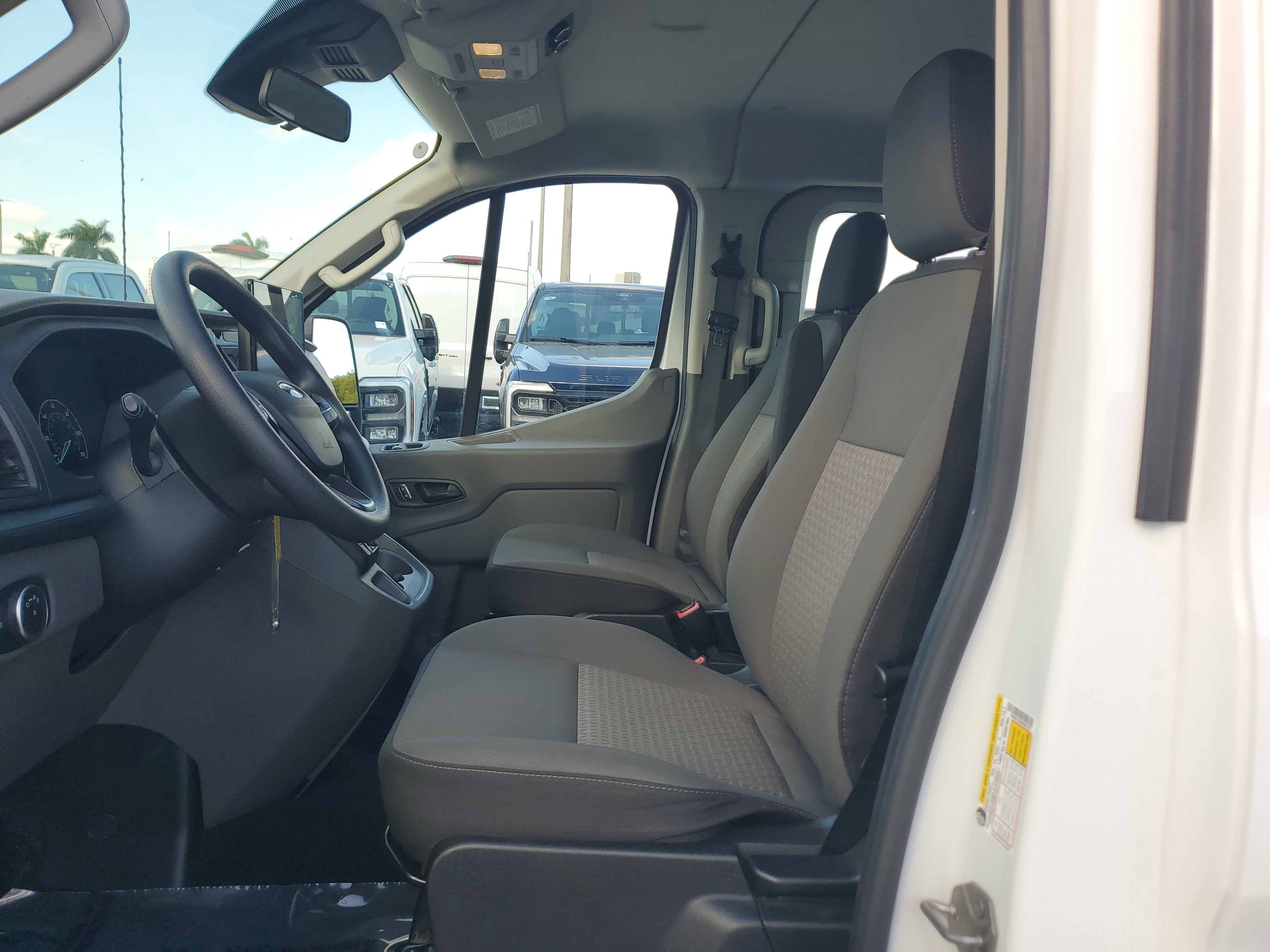 2024 Ford Transit Passenger Wagon XLT