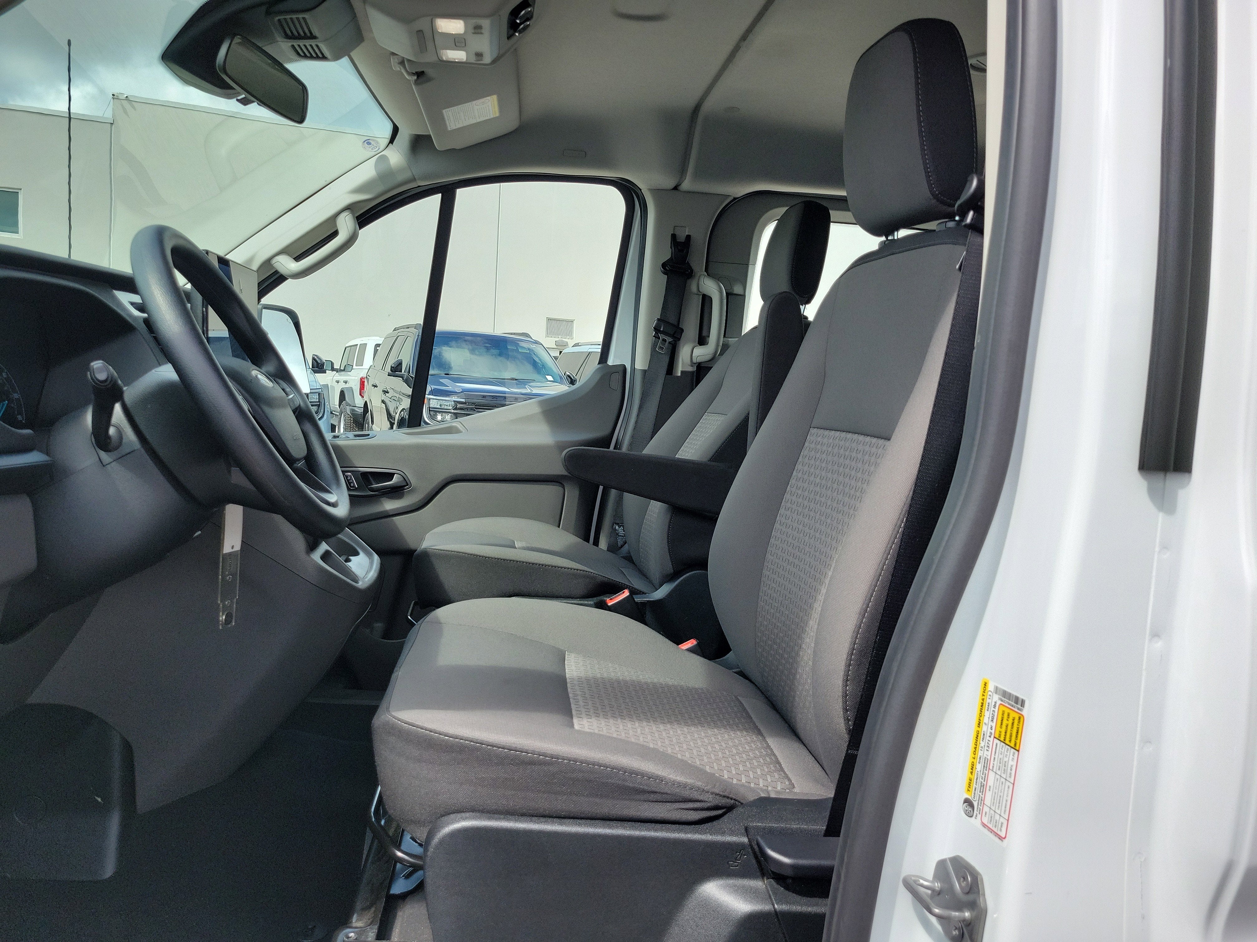 2025 Ford Transit Passenger Wagon XLT