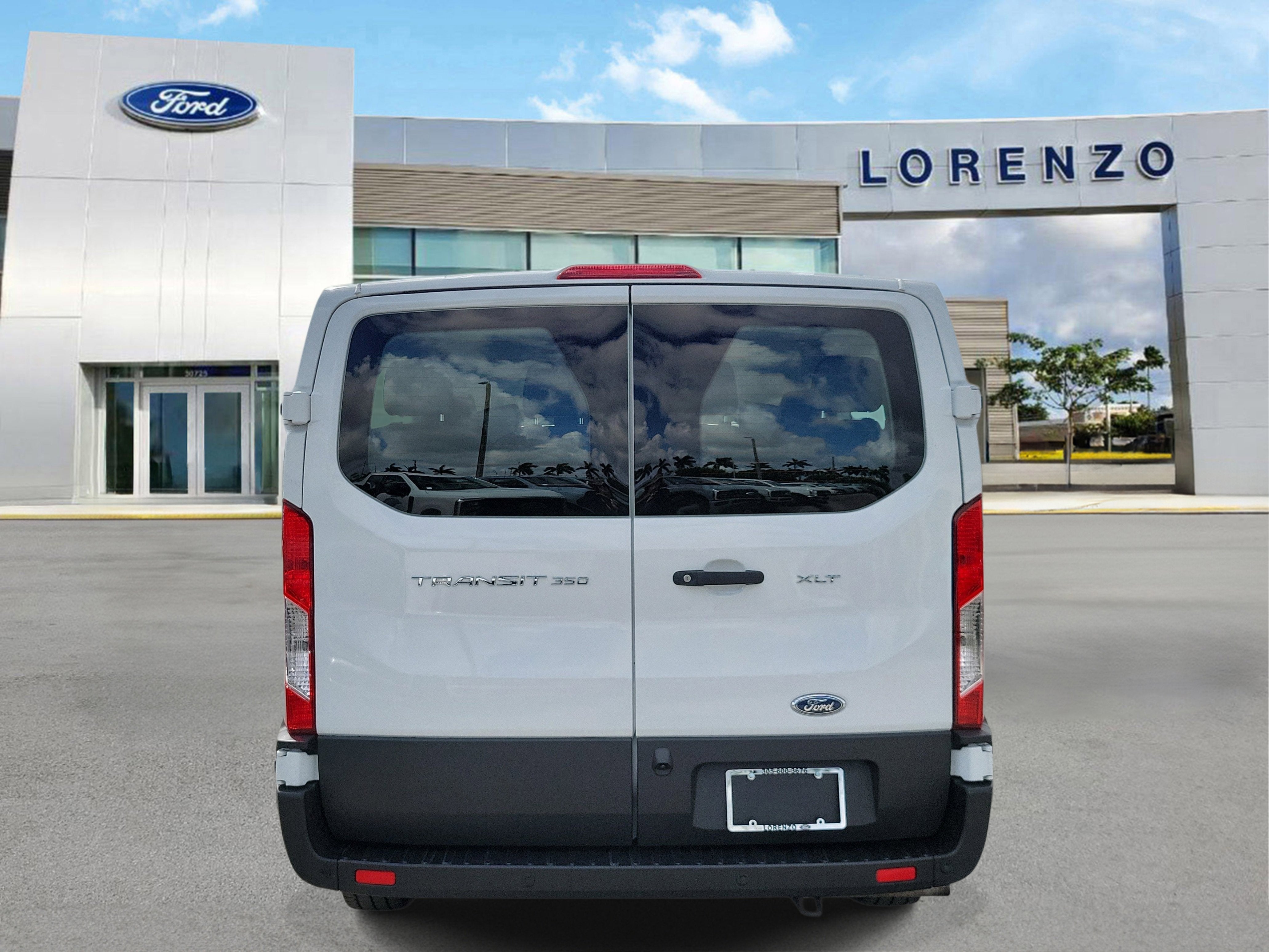 2025 Ford Transit Passenger Wagon XLT