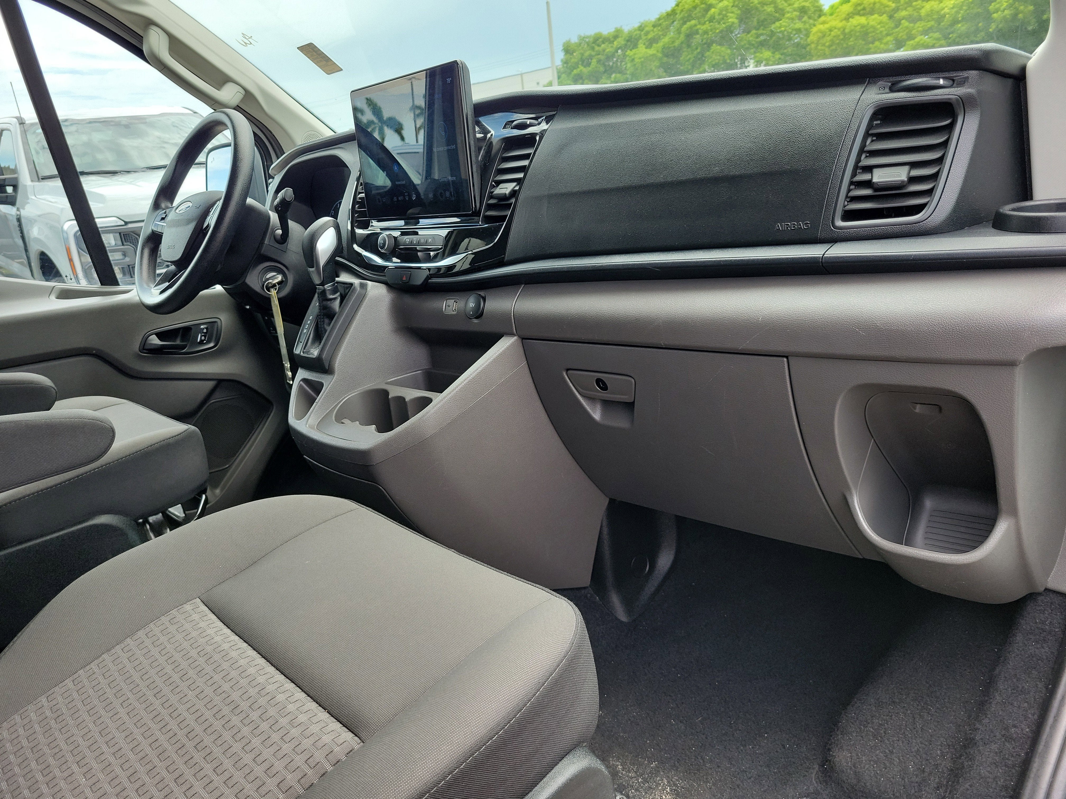 2024 Ford Transit Passenger Wagon XLT